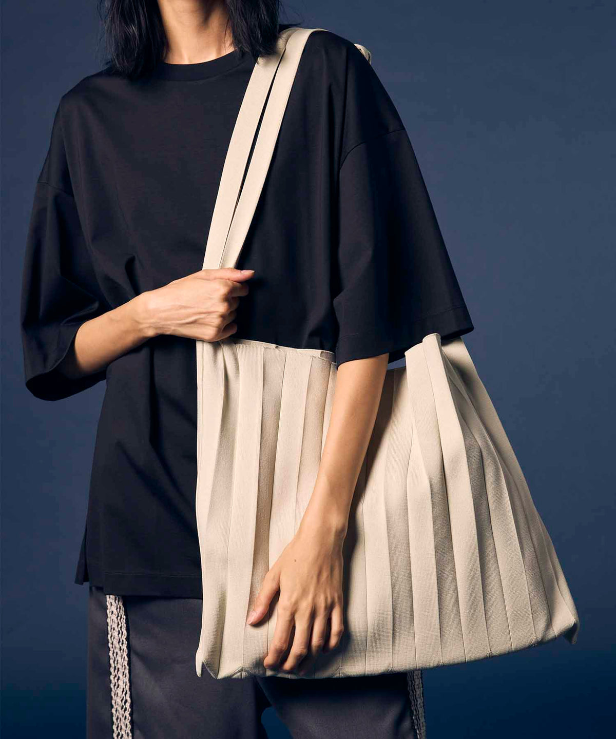 Pleats Knit Shoulder Tote Bag
