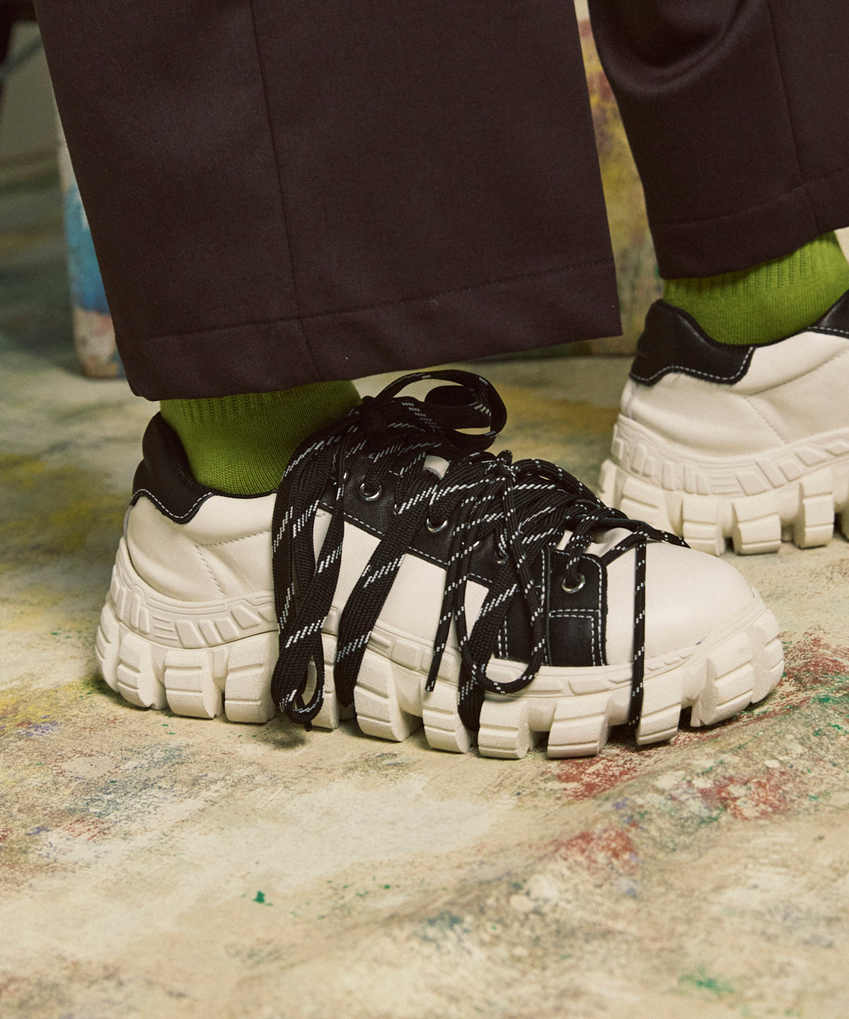 【SPECIAL SHOES FACTORY COLLABORATION】Rattling Sole Low-cut Sneakers