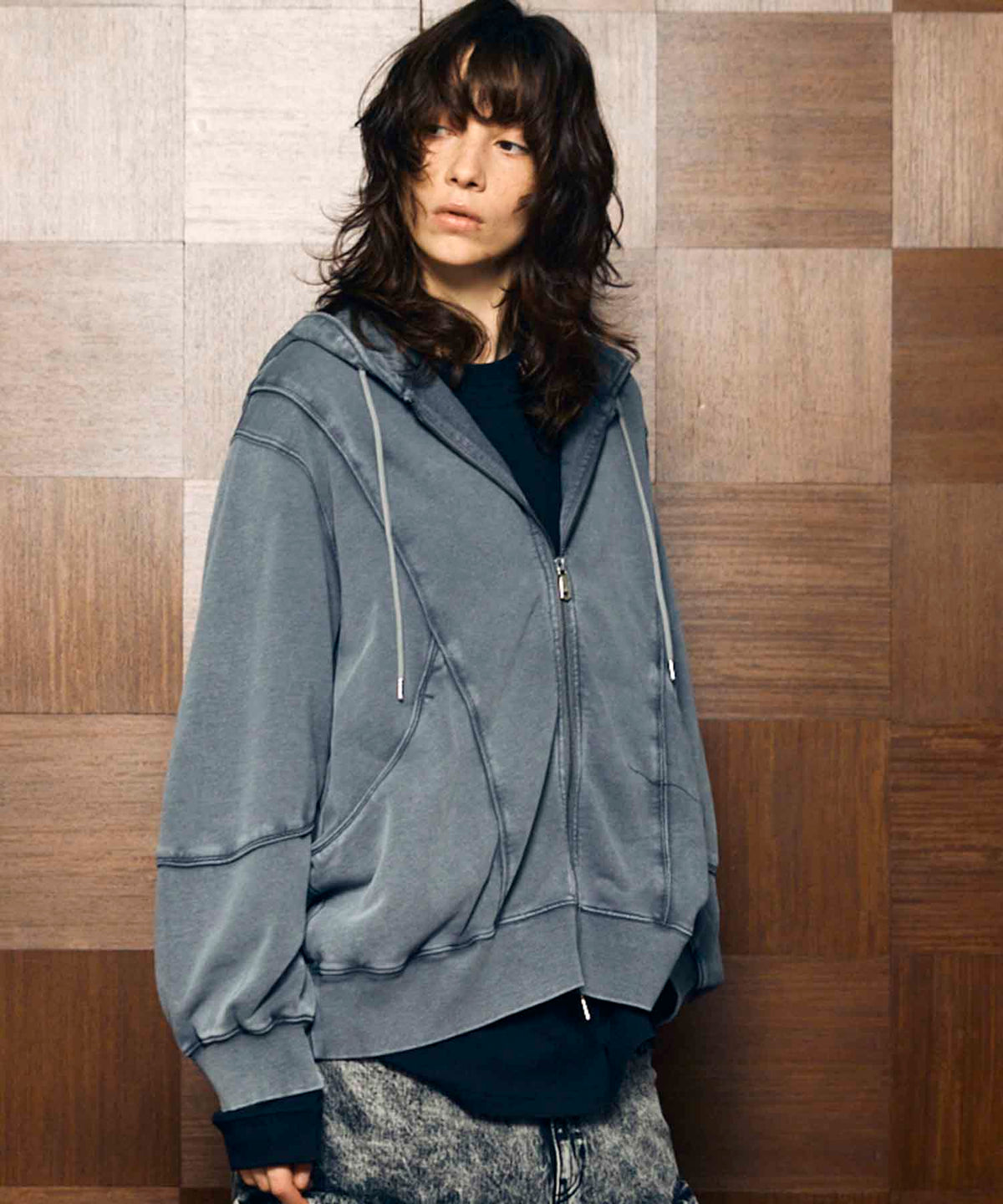 Piping priching over Pigment-dye ZIP Hoodie