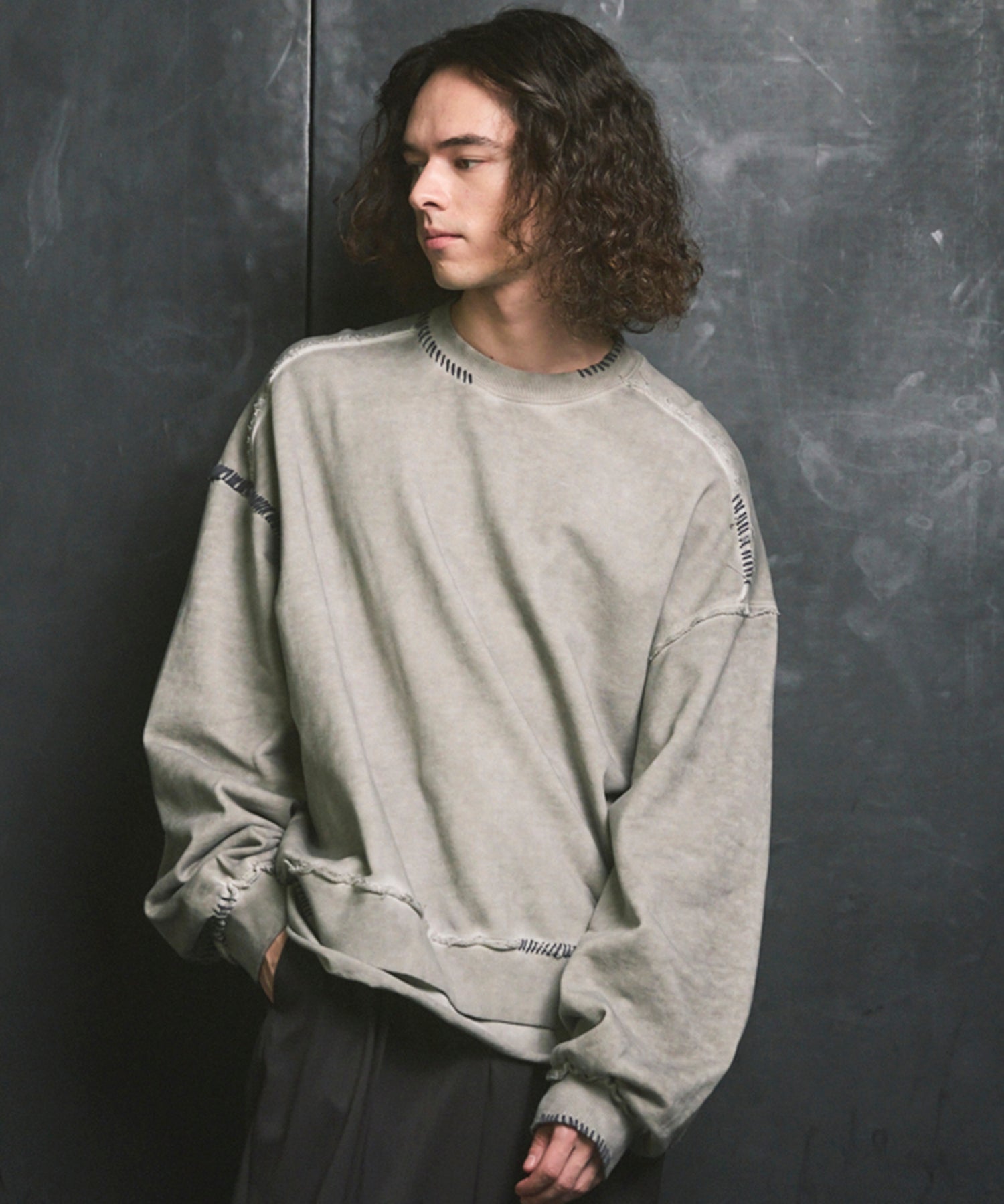 maison special ヘビーウェイトエンブロイダリーダメージオーバー PRE-ORDER】Heavy-Weight Sweat Embroidery Damage Over-Dye Crew Neck Pul