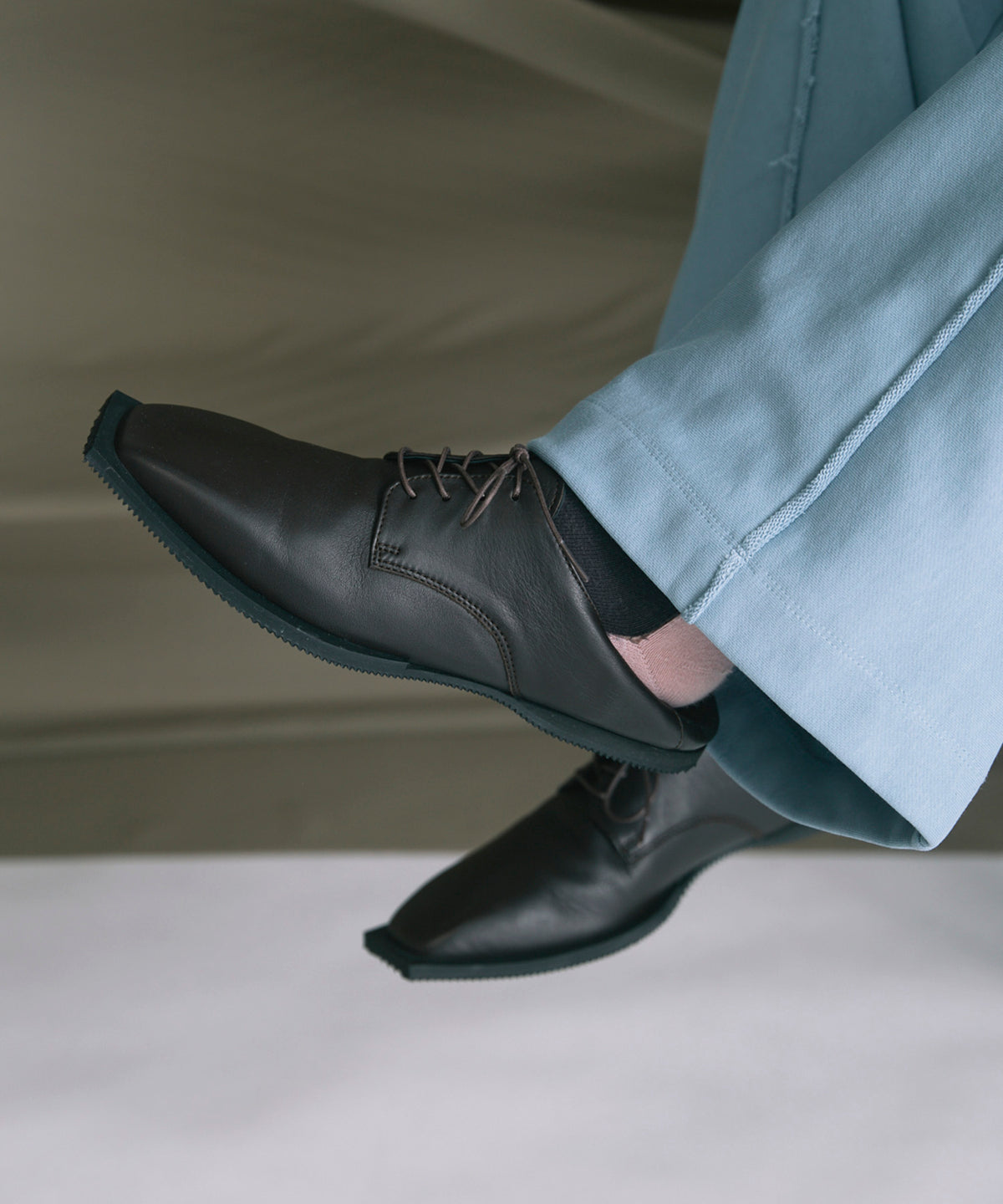 【SPECIAL SHOES FACTORY COLLABORATION】Square Toe With Open Lacing Flat Slip-ons