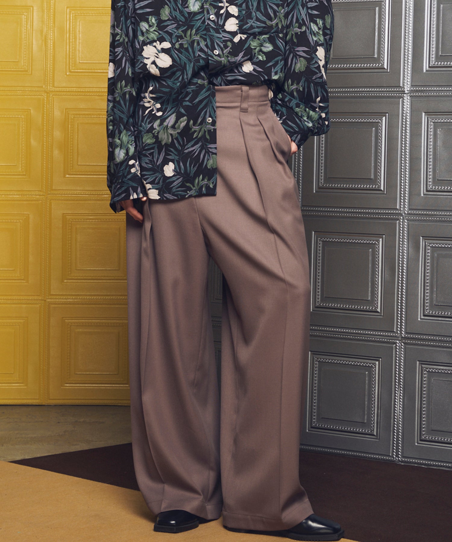 スリムウィーク　スーパーカットT Clear Trichotine Two-tuck Prime-Wide Slacks