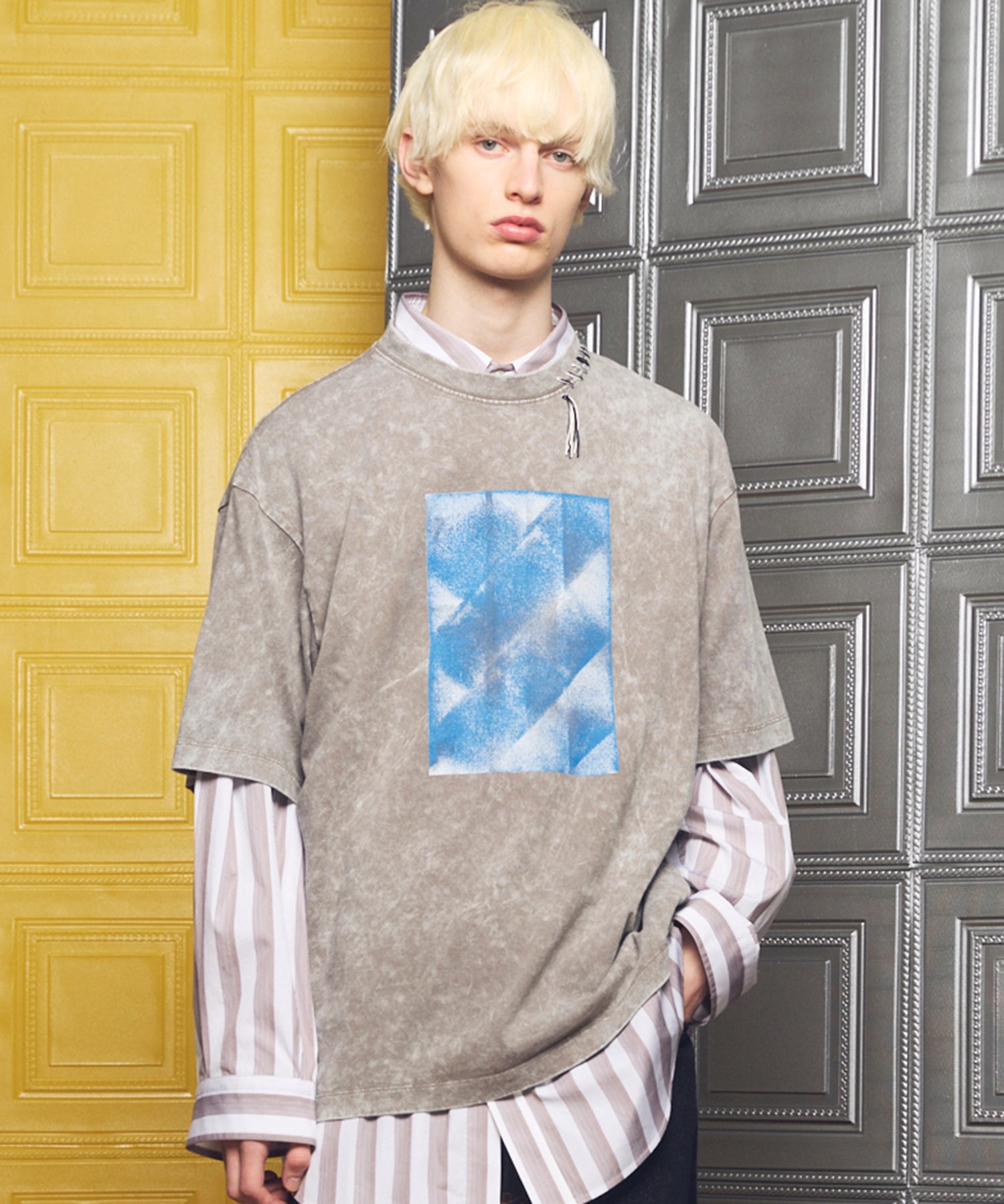 Fade Abstract Hand-Printed Prime-Over Stitched Crew Neck T-shirt