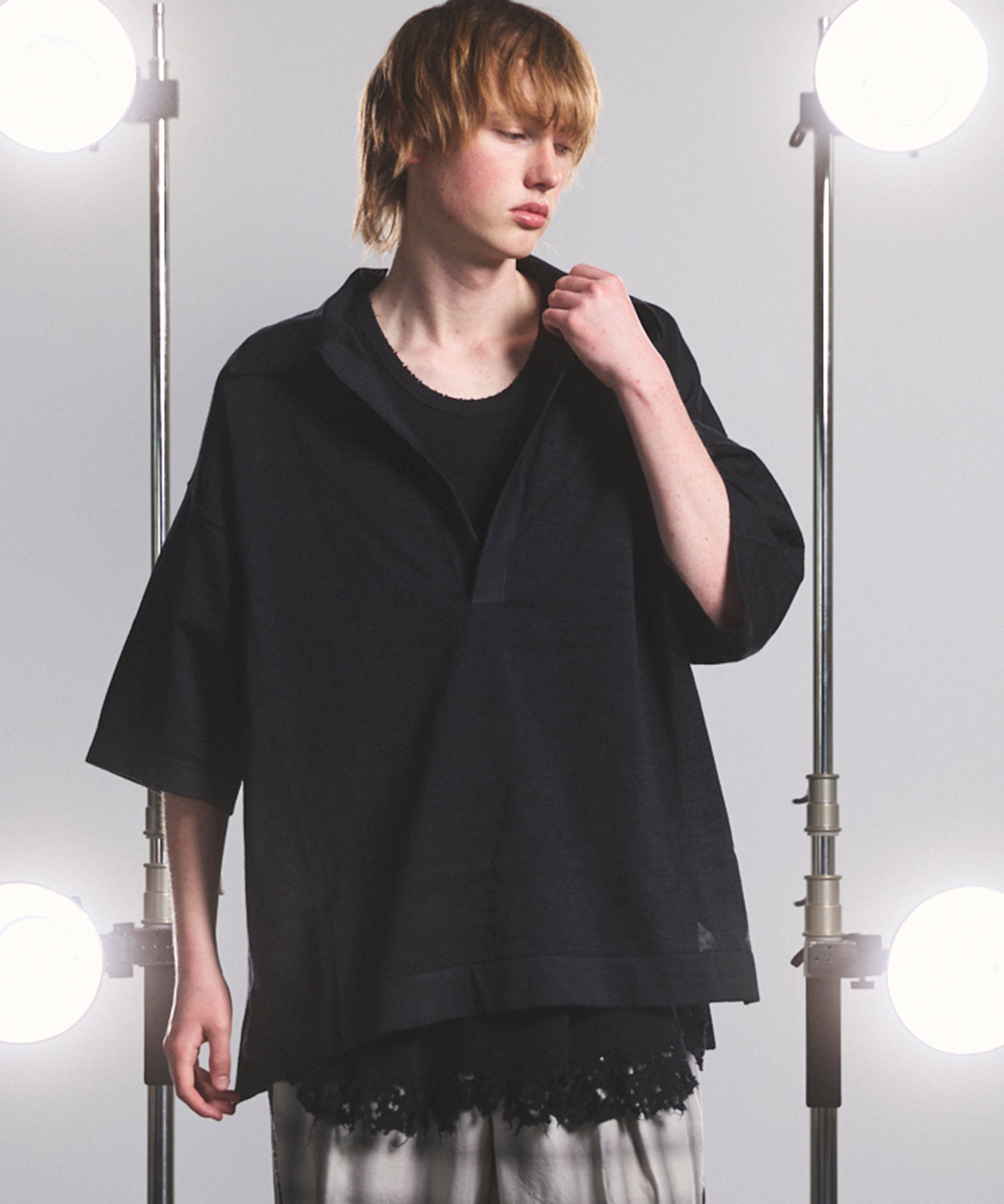 26SS PRE-ORDER】Ramie-SOLOTEX Prime-Over Deep Front Skipper Knit T-shi