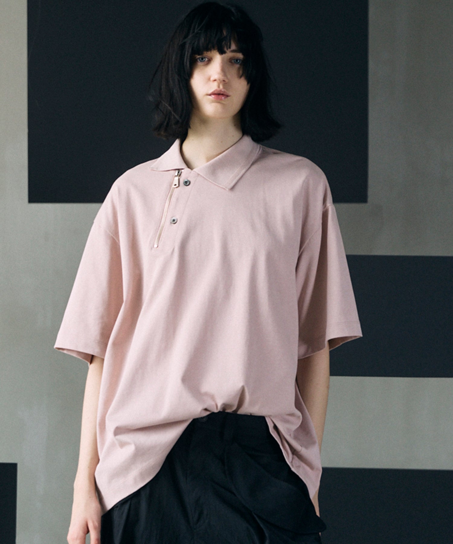 26SS PRE-ORDER】Asymmetrical Front Zip Prime-Over Short Sleeve Polo Sh 26SS PRE-ORDER】Asymmetrical Front Zip Prime-Over Short Sleeve Polo Sh