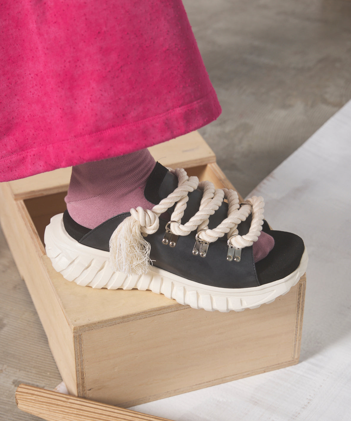 【SPECIAL SHOES FACTORY COLLABORATION】Plain Toe With Open Lacing Flat Slip-ons