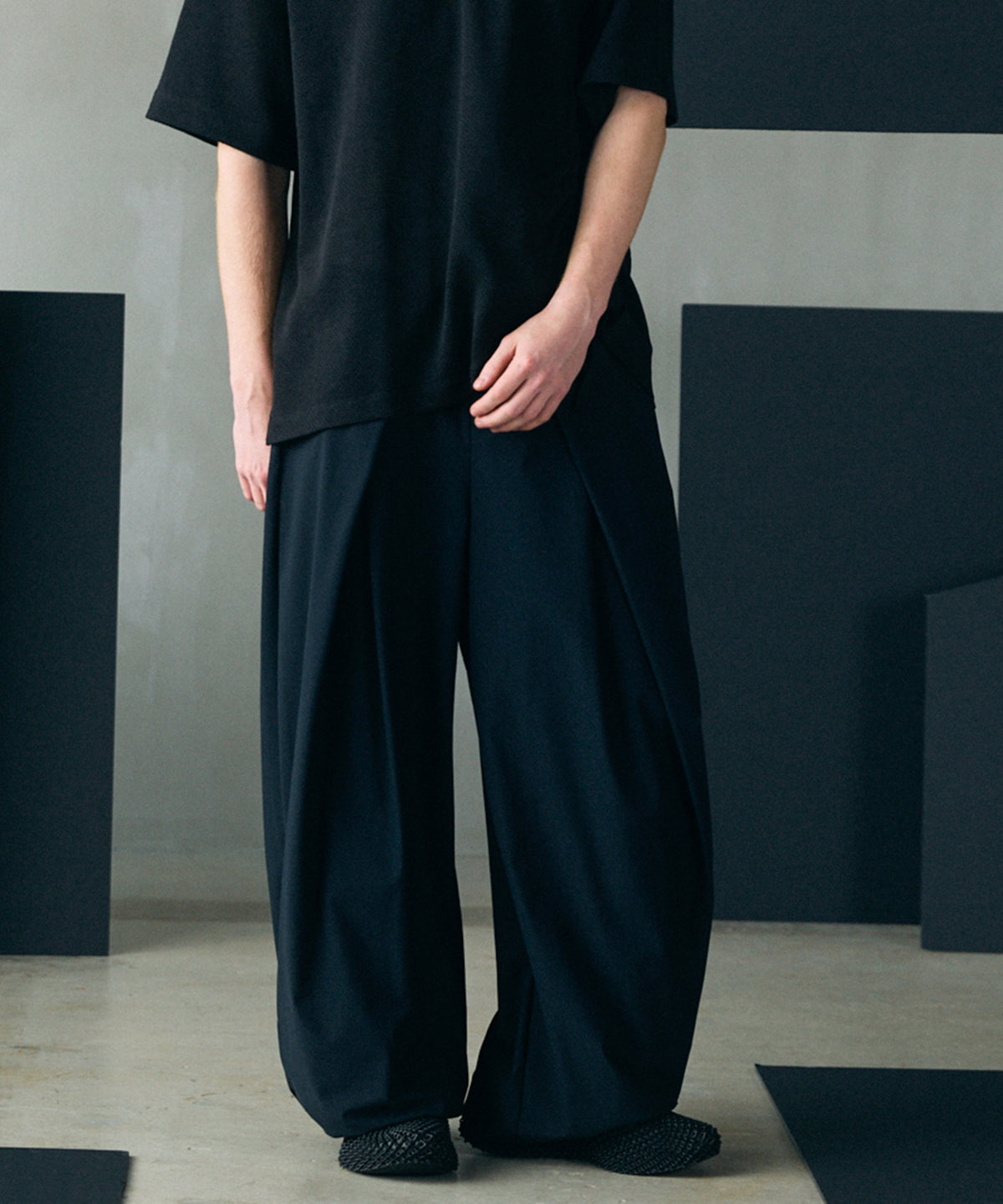 【26SS PRE-ORDER】Airy Striped Gabardine Prime-Wide Two-tuck Pants