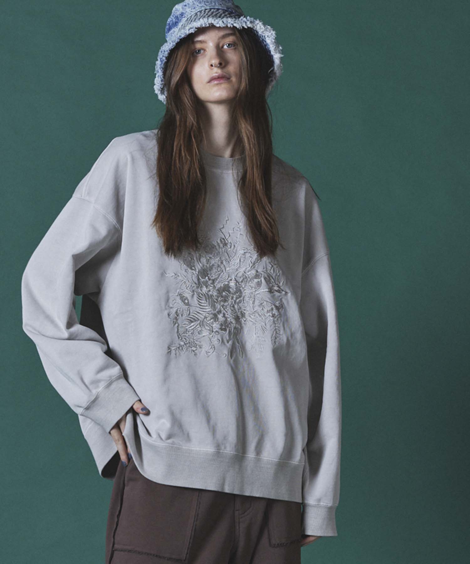 Flower Embroidery Heavy-Weight Pigment Sweat Prime-Over Crew Neck Pull