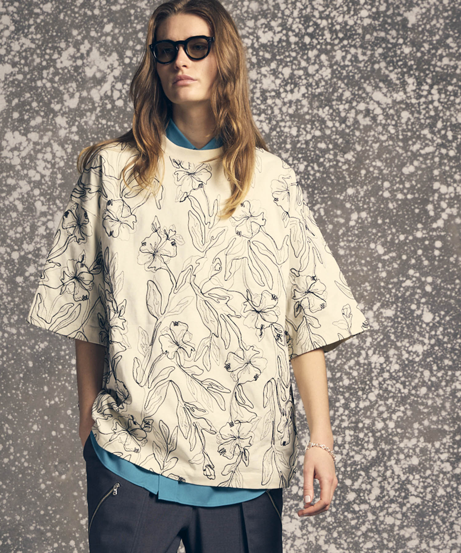 SALE】Flower Embroidery Prime-Over Crew Neck T-Shirt 