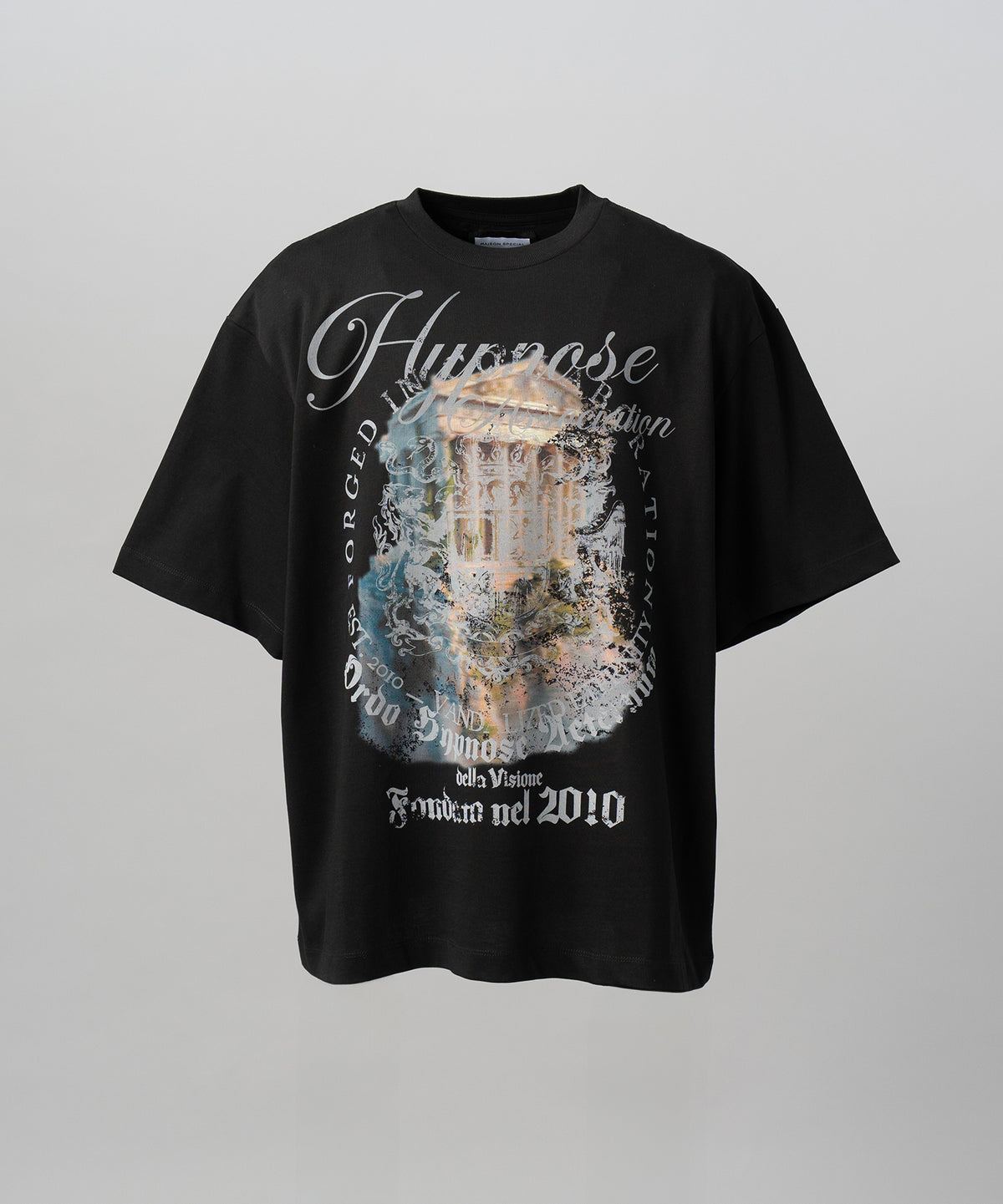 【26SS PRE-ORDER】【Hypnose Association for MAISON SPECIAL】「EMBLEM 2010」Prime-Over Crew Neck Graphic T-Shirt