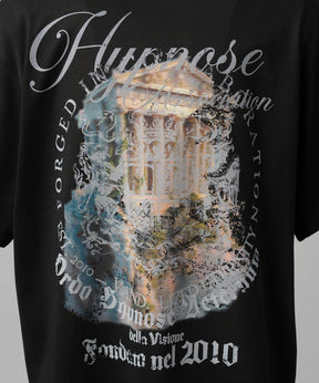 【26SS PRE-ORDER】【Hypnose Association for MAISON SPECIAL】「EMBLEM 2010」Prime-Over Crew Neck Graphic T-Shirt