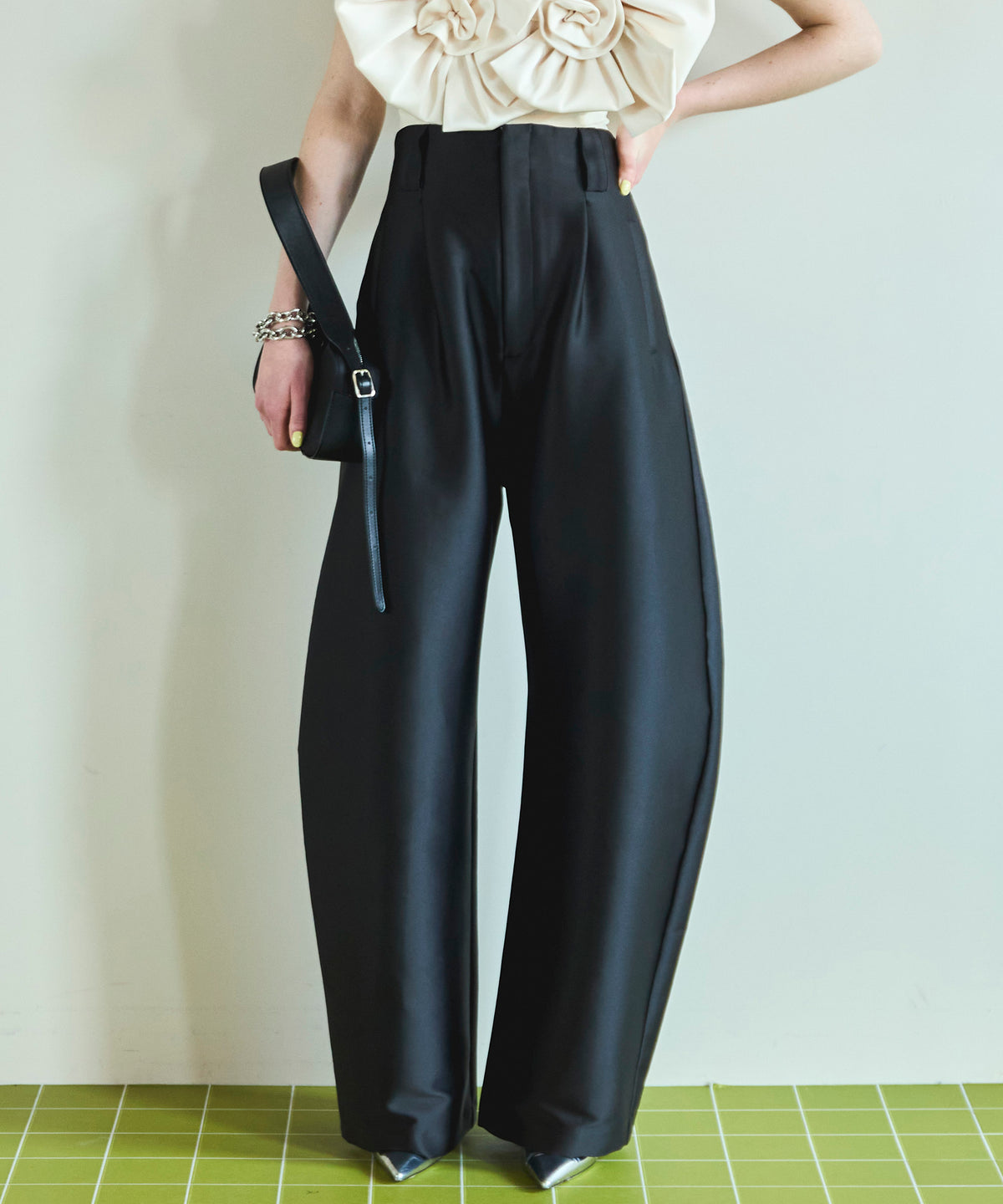 Cocoon Silhouette High Waist Pants