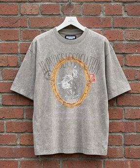 【26SS PRE-ORDER】【Hypnose Association for MAISON SPECIAL】「DOBERMANN」Prime-Over Fade Crew Neck Graphic T-Shirt