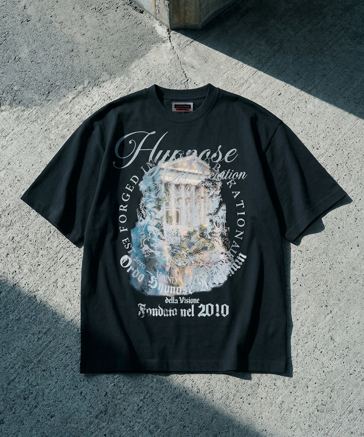 【26SS PRE-ORDER】【Hypnose Association for MAISON SPECIAL】「EMBLEM 2010」Prime-Over Crew Neck Graphic T-Shirt