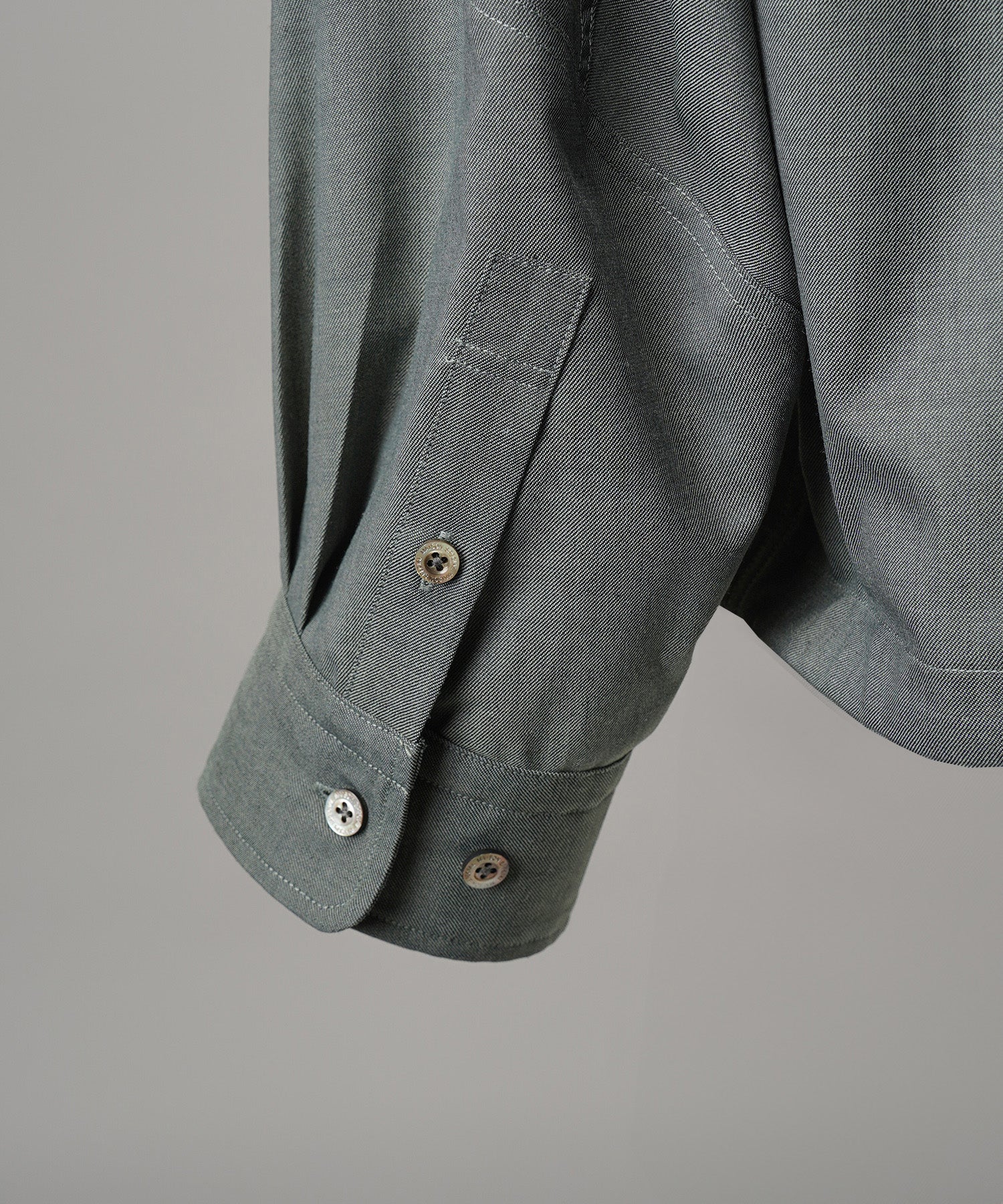 【26SS PRE-ORDER】NISHIKAWA KEORI Prime-Over Wool Curve Shirt