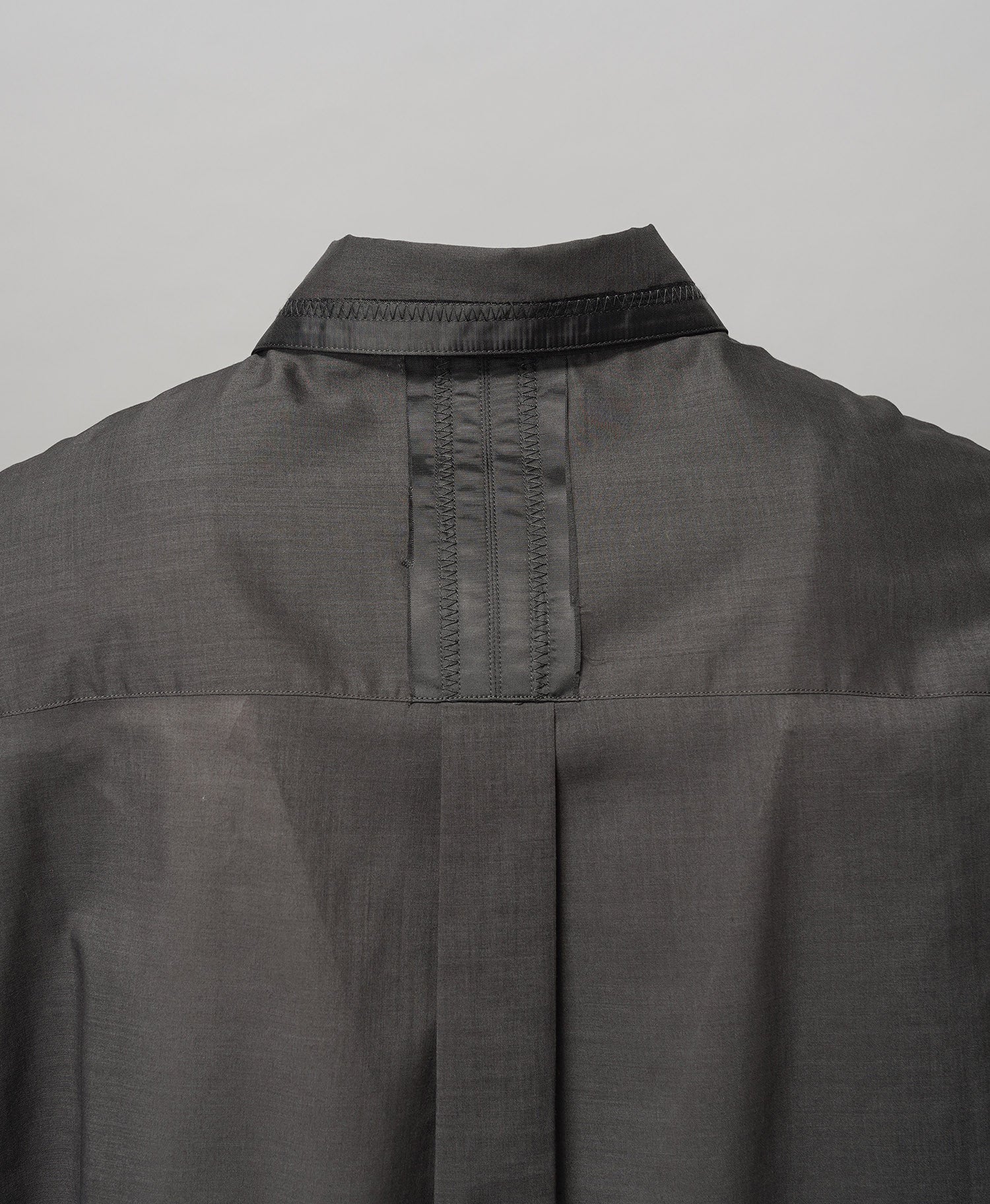 【26ss PRE-ORDER】Deep Front Neck Prime-Over Skipper Shirt