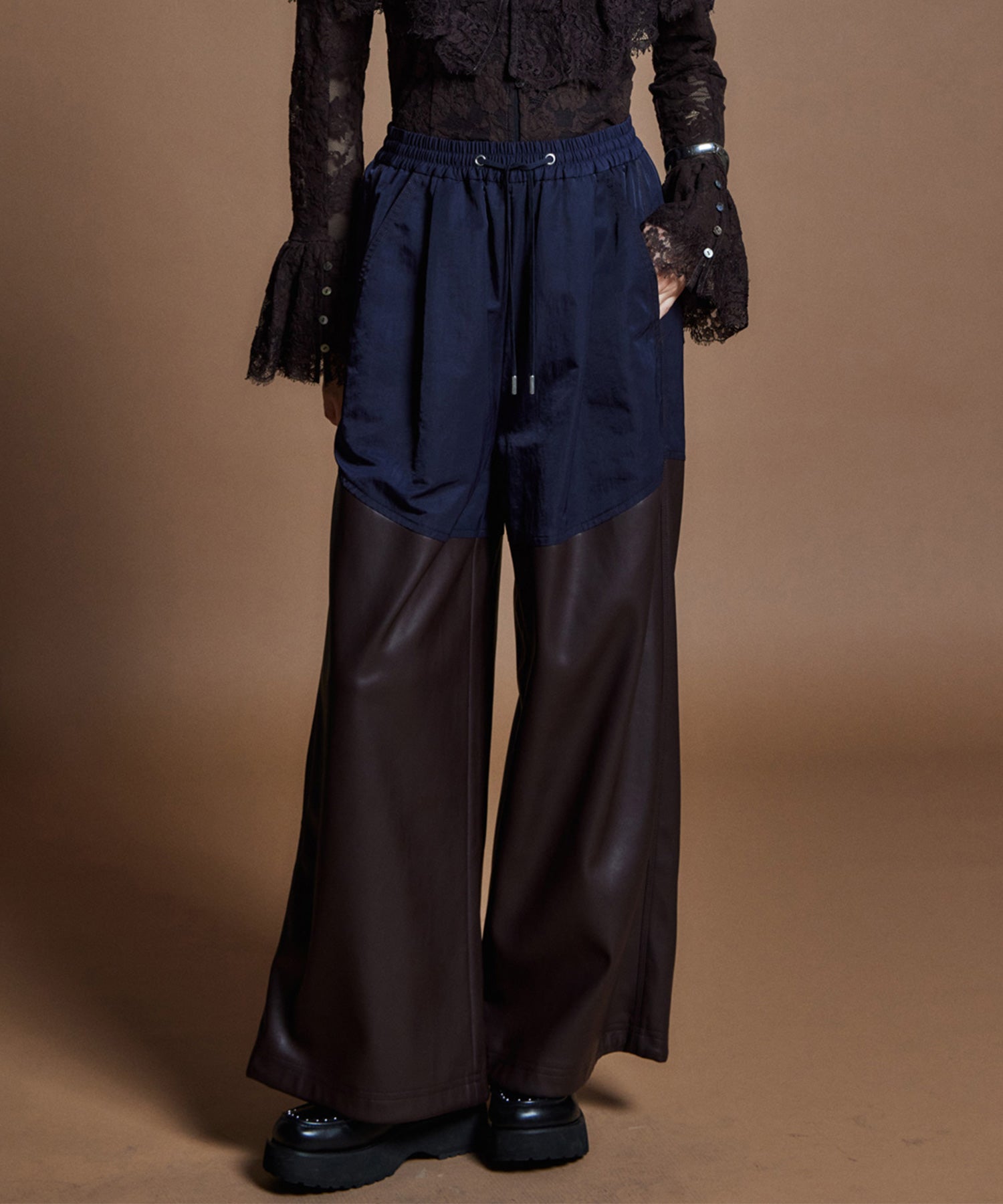 [26WINTER COLLECTION] 纯素皮革对接休闲裤