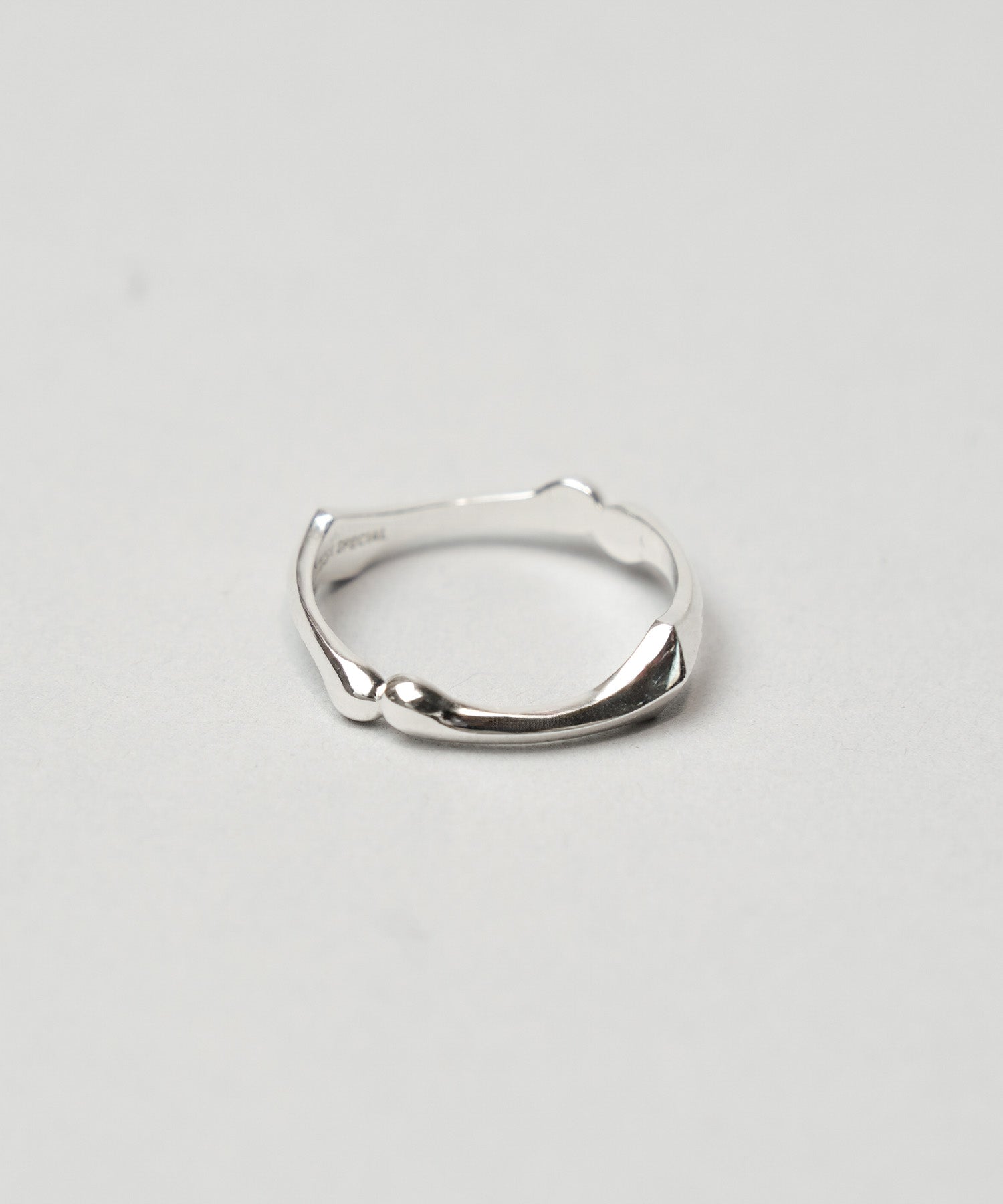 【26SS PRE-ORDER】F-hole Motif Two-Link Ring