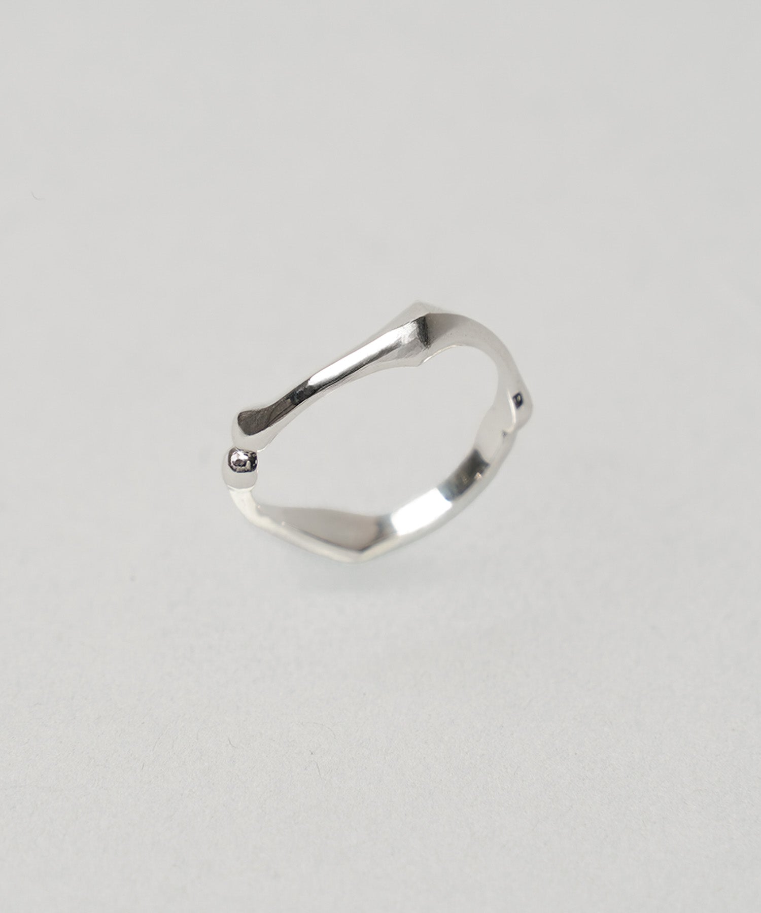 【26SS PRE-ORDER】F-hole Motif Two-Link Ring