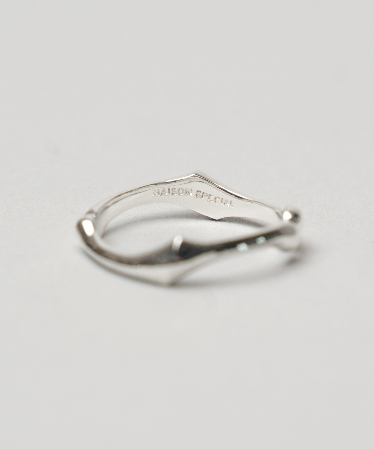 【26SS PRE-ORDER】F-hole Motif Two-Link Ring