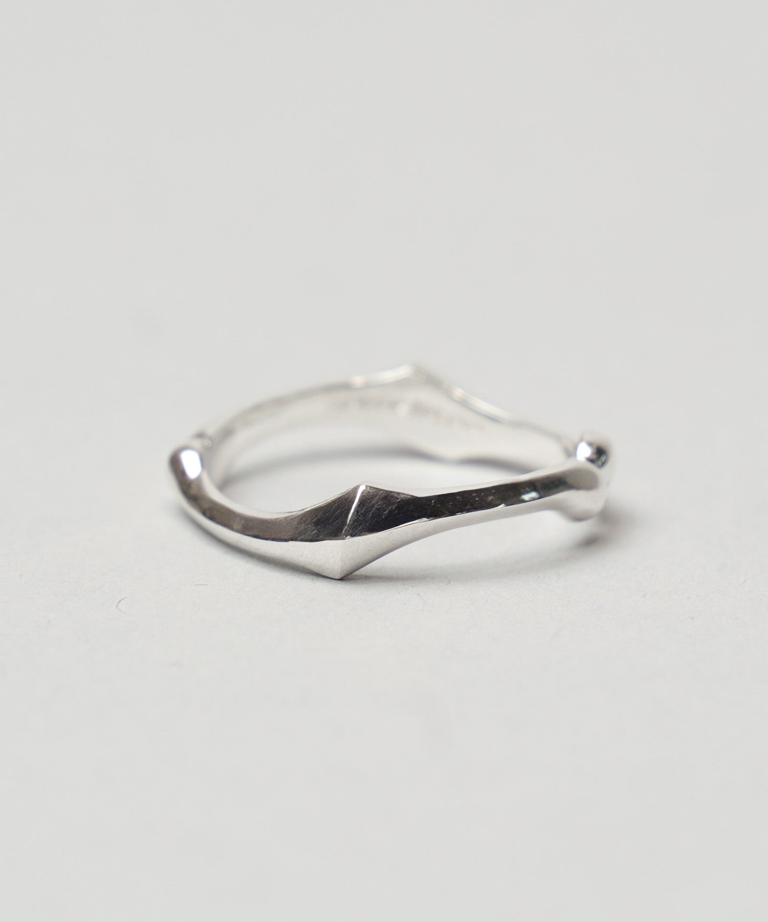 【26SS PRE-ORDER】F-hole Motif Two-Link Ring