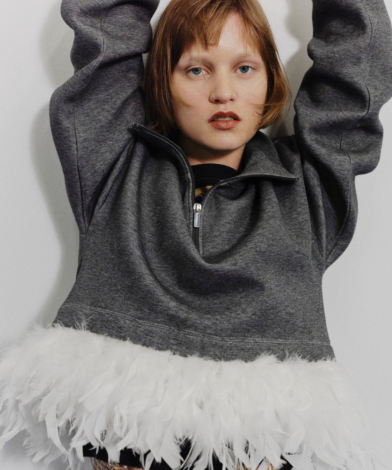 【26AUTUMN PRE-ORDER】Feather Hem Half-Zip Top