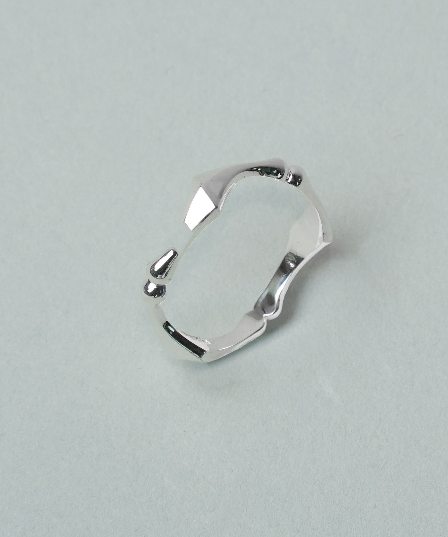 【26SS PRE-ORDER】F-hole Motif Three-Link Ring