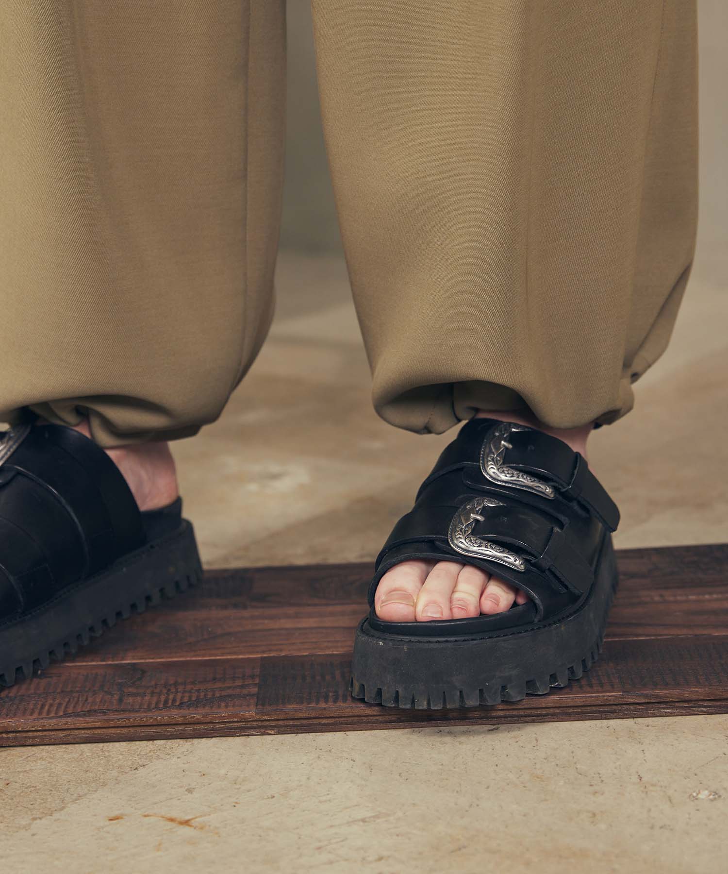 【SPECIAL SHOES FACTORY COLLABORATION】Italian Vibram Sole Double Monk Buckle  Sandal Made In TOKYO