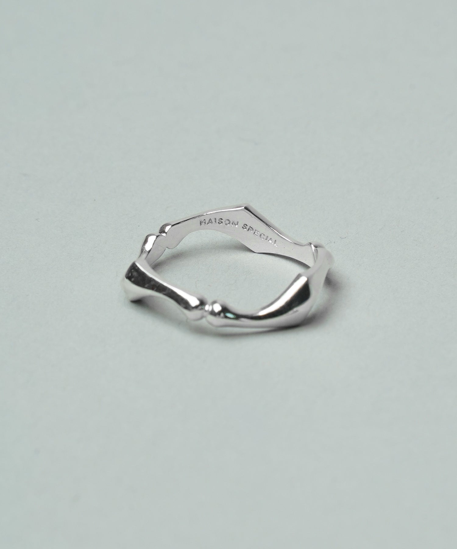 【26SS PRE-ORDER】F-hole Motif Three-Link Ring