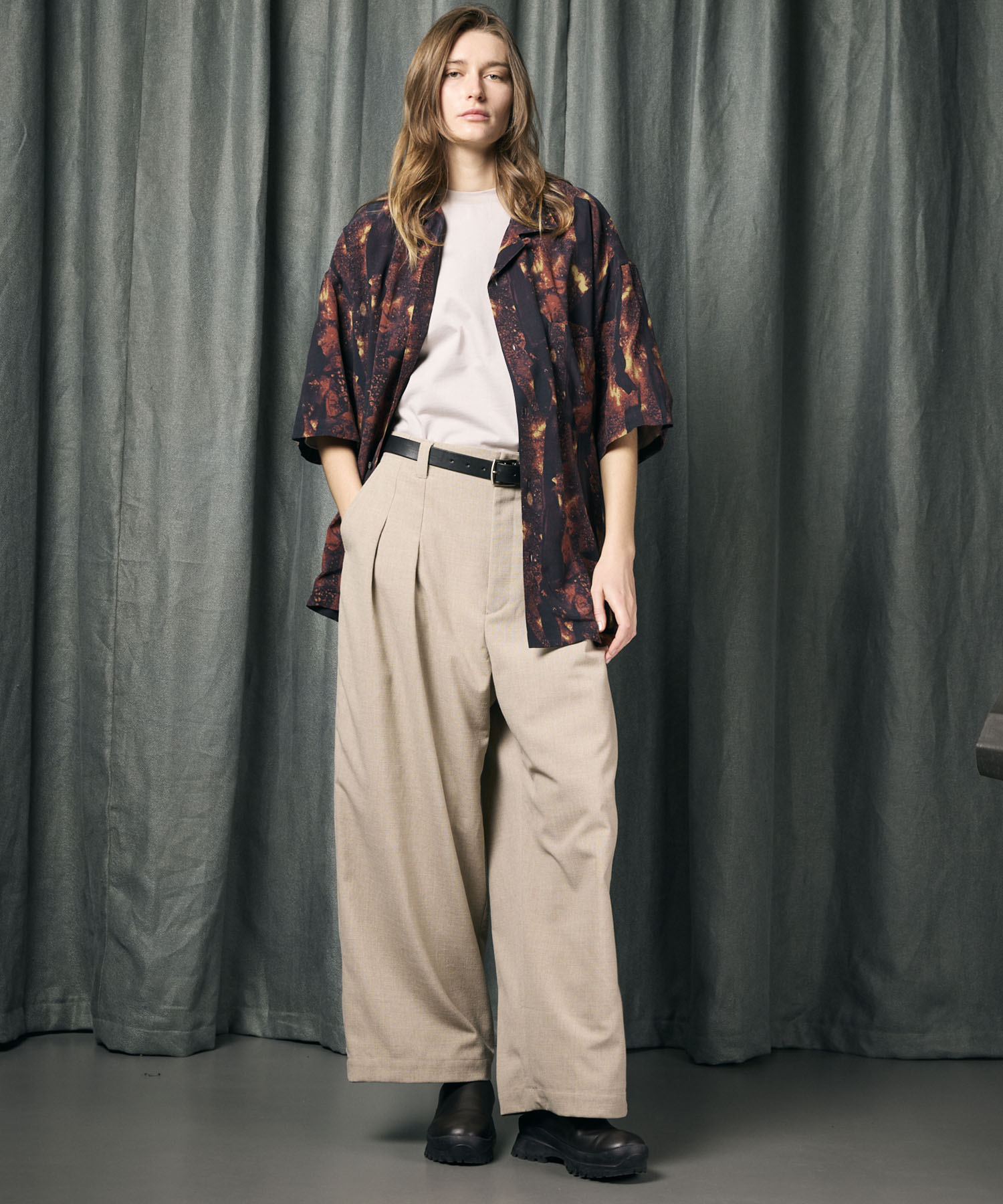 LIMITED EDITION】Tow-Tuck Wide Pants