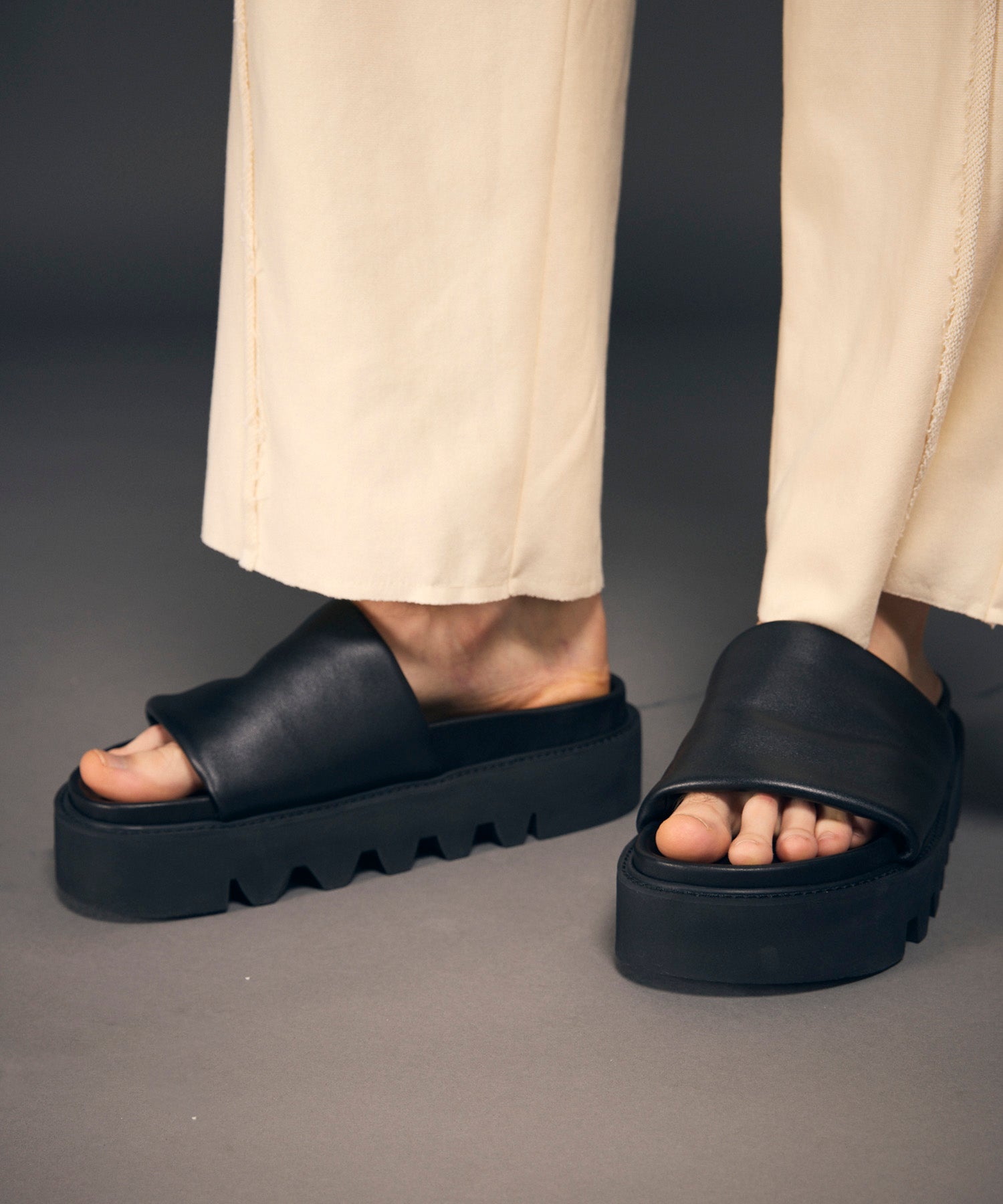 [Special SHOES FACTORY COLLABORATION] Tank Sole Shower Sandal Made in Tokyo