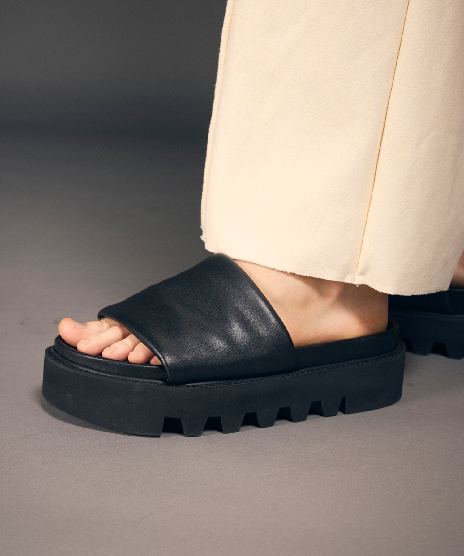【SPECIAL SHOES FACTORY COLLABORATION】Tank Sole Shower Sandal Made In TOKYO