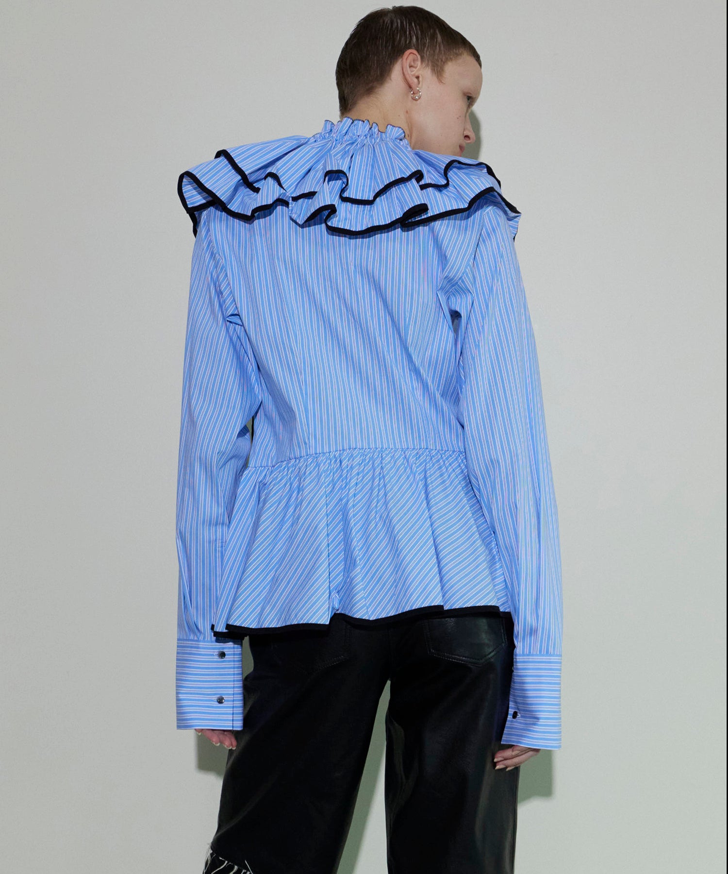 [24Autumn PRE-ORDER] Edge Trim Ruffle Shirt