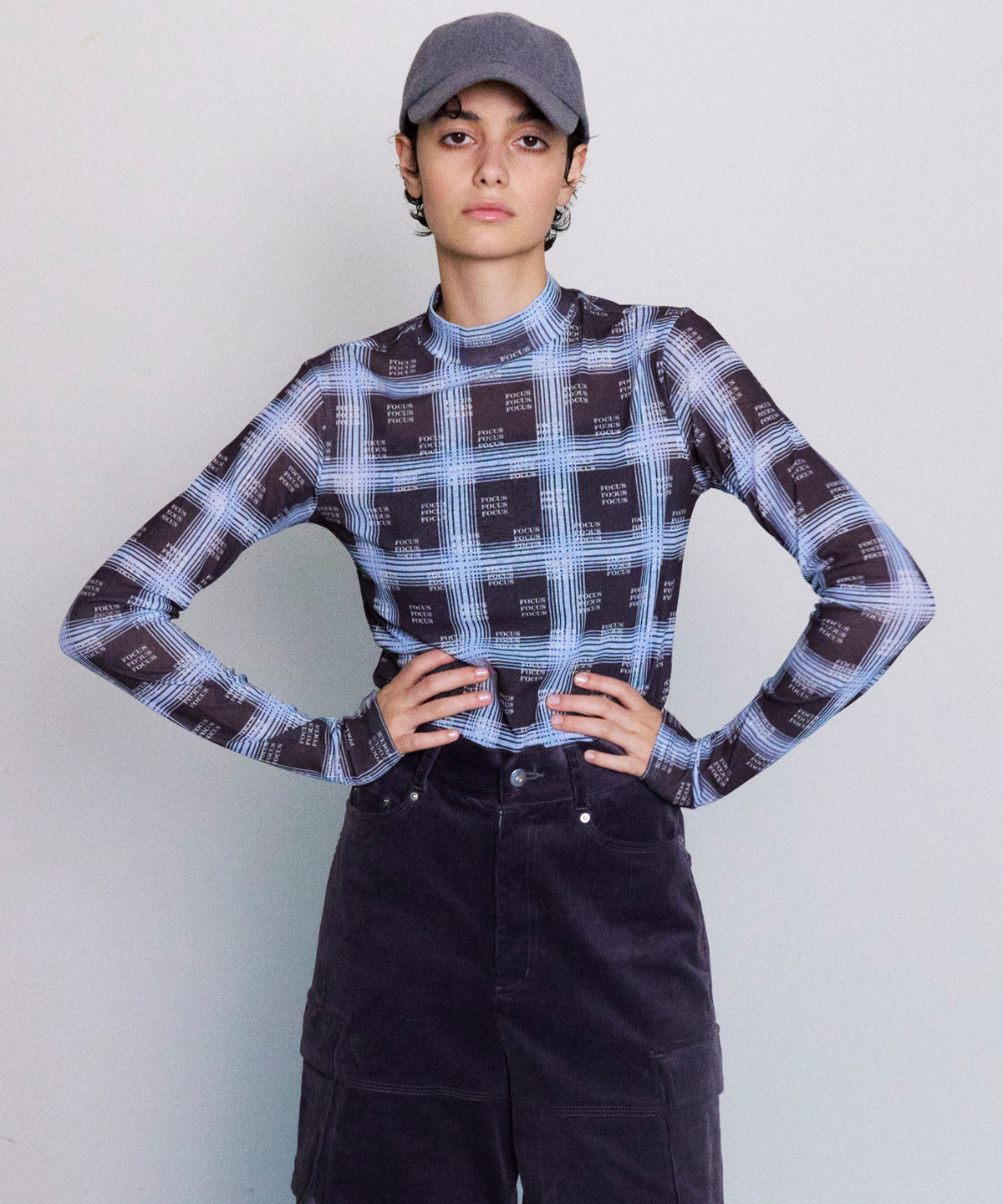 FOCUS CHECKERED TURTLENECK TOPS