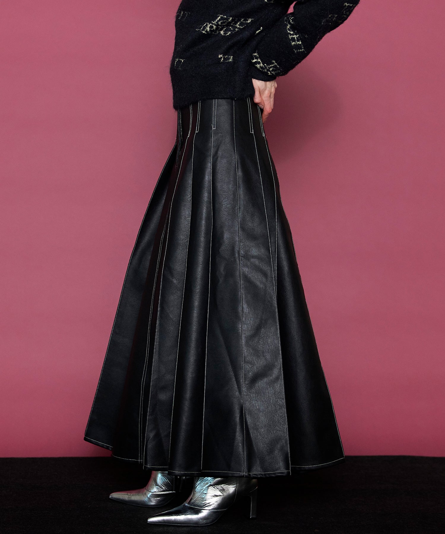 【24WINTER PRE-ORDER】Tack Pleats Vegan Leather Long Skirt