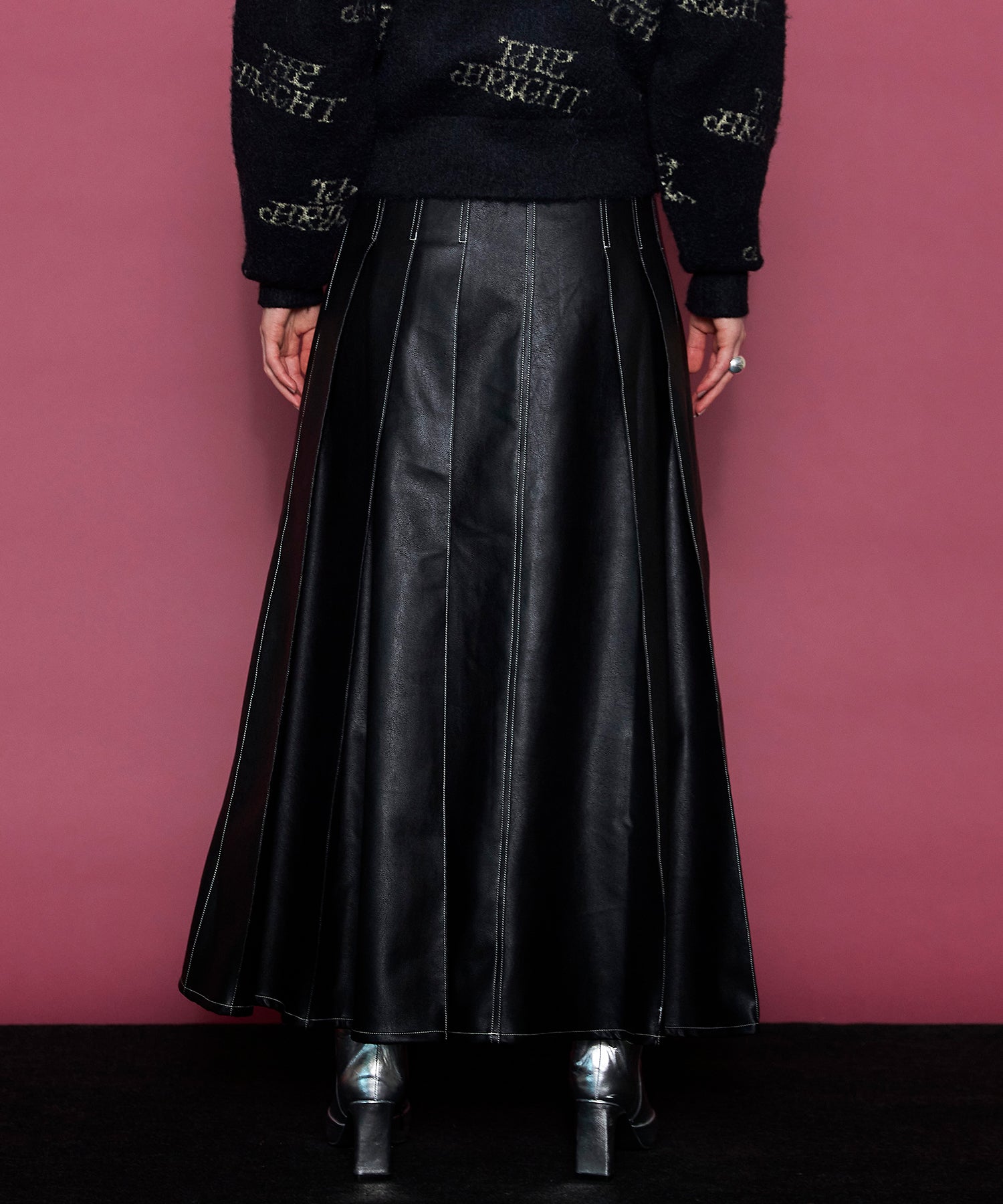 【24WINTER PRE-ORDER】Tack Pleats Vegan Leather Long Skirt