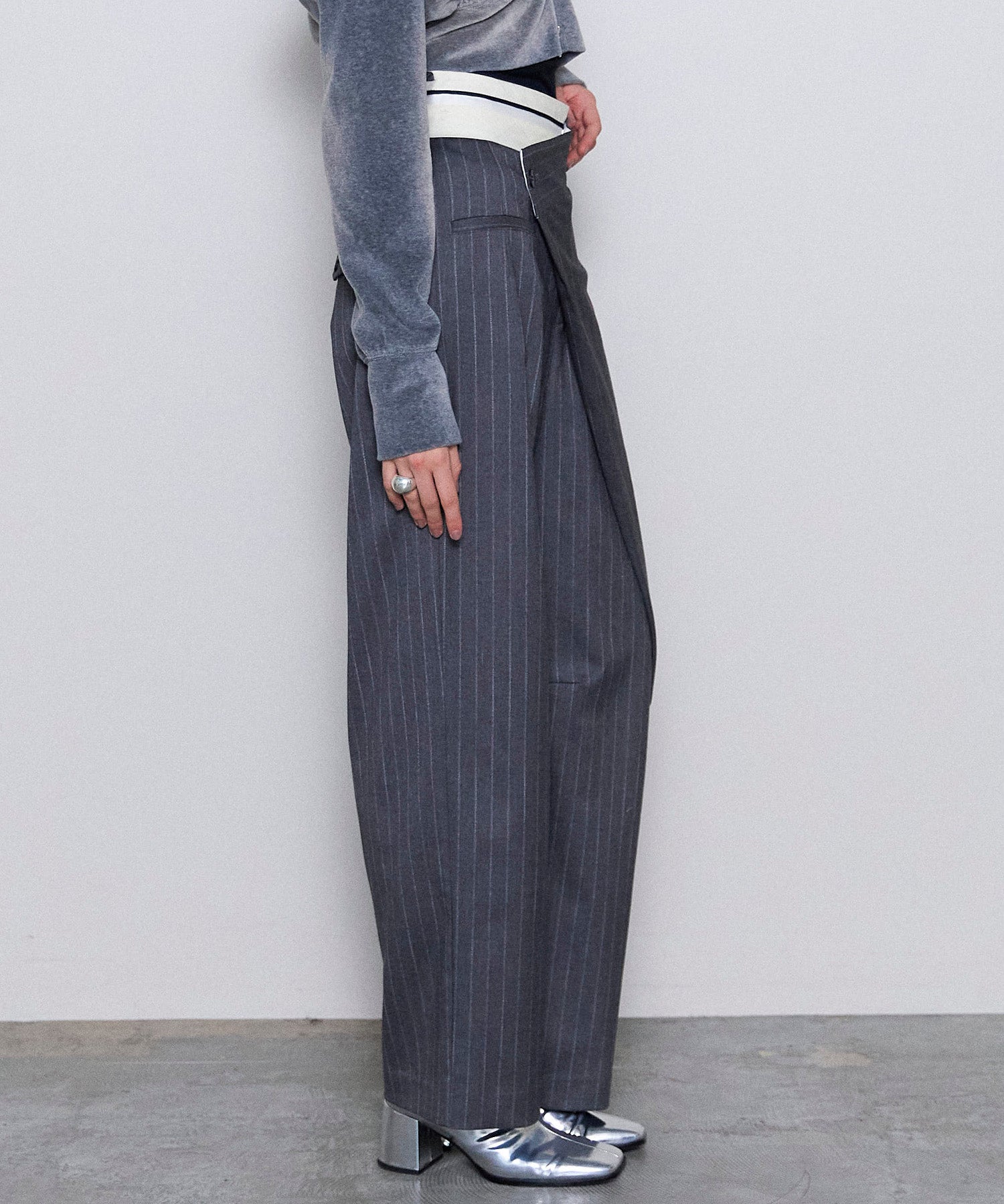 [24WINTER PRE-ORDER] asymmetry Cocoon Pants