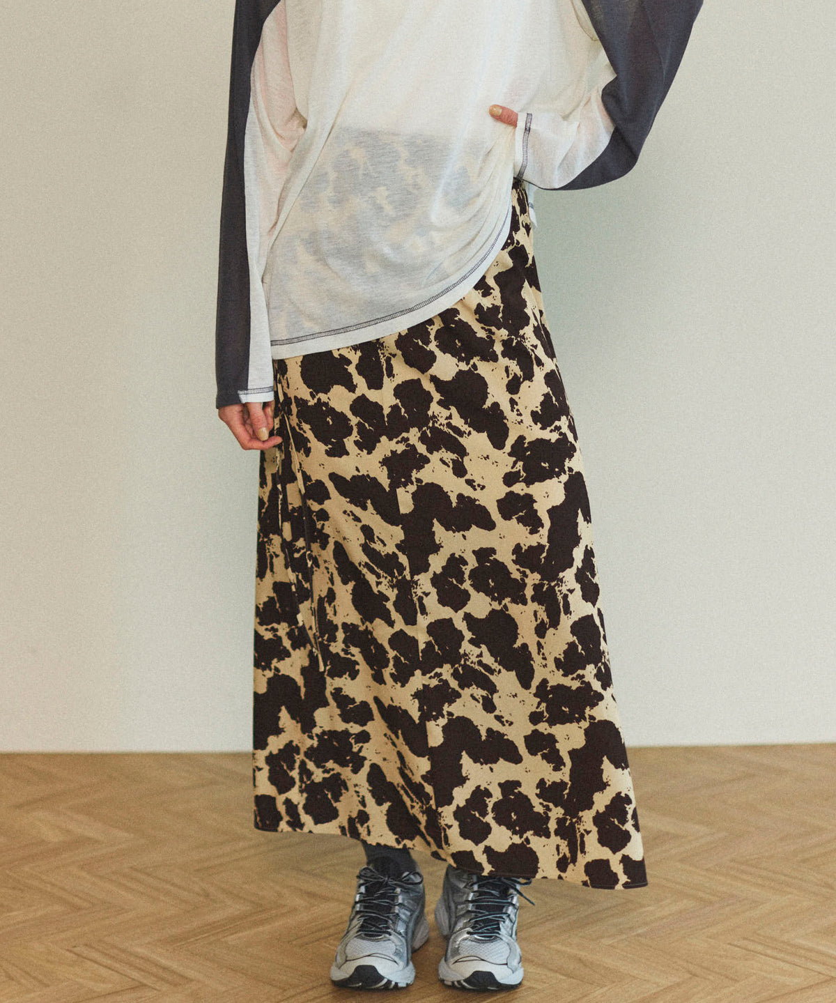 【25SPRING PRE-ORDER】COW Printed Maxi Skirt