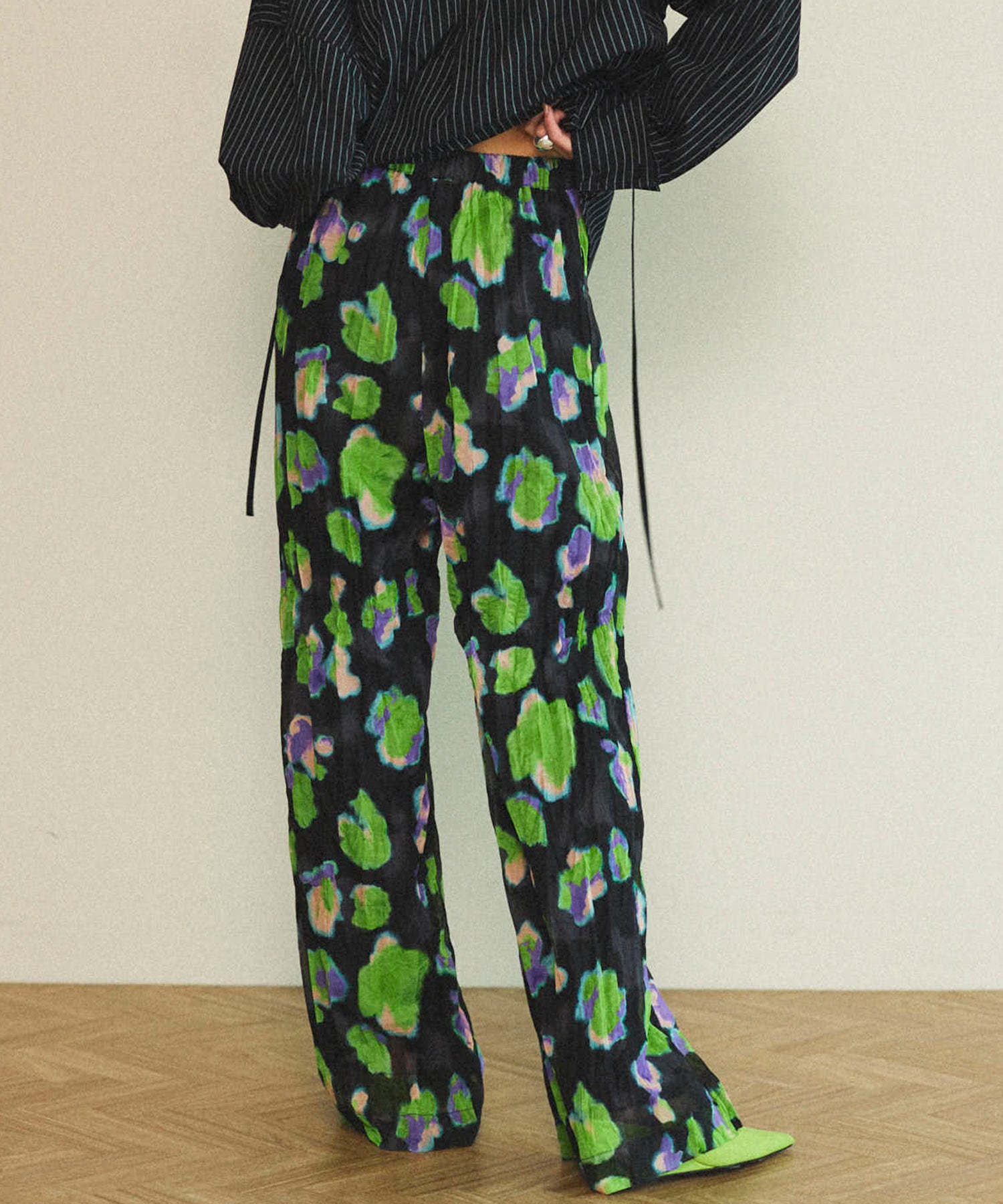 【25SPRING PRE-ORDER】Floral Pattern Pleated Easy Pants