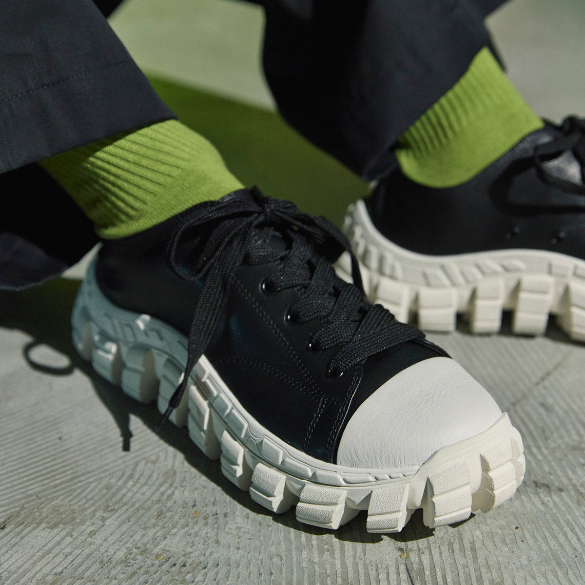 SPECIAL SHOES FACTORY COLLABORATION】Rattling Sole Low-Cut Shoes
