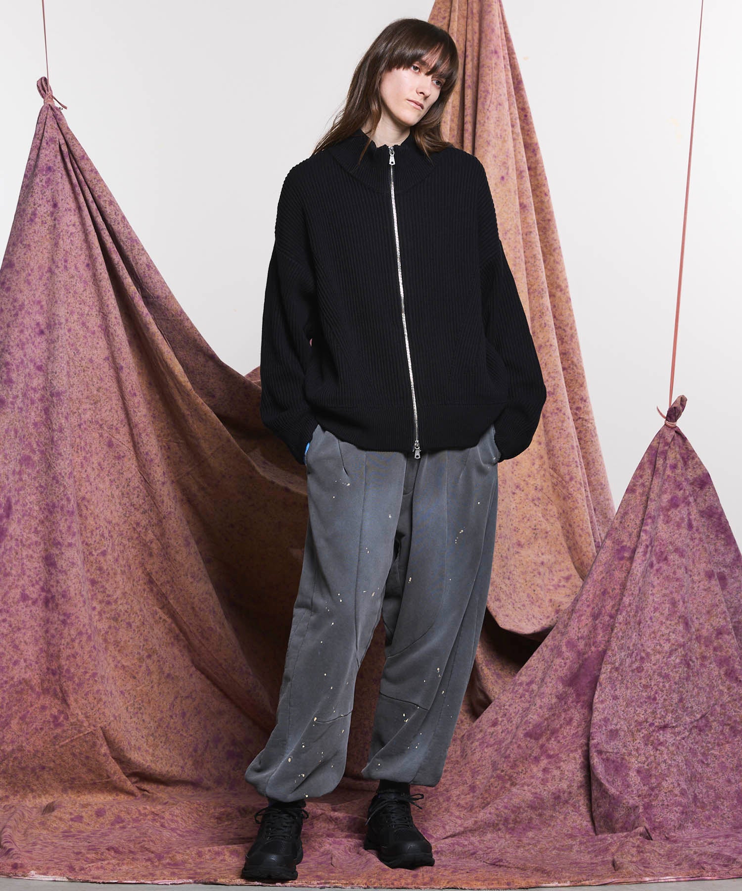 Three-Dimensional Cutting Weathered Sweat Pants