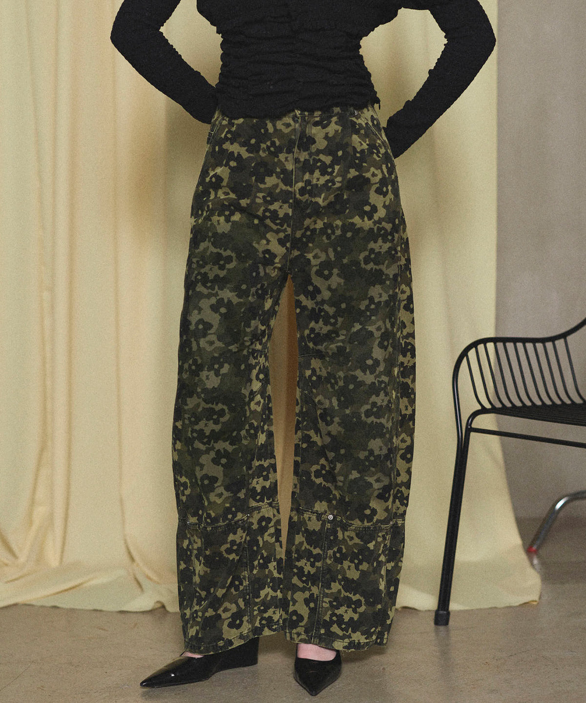 【25SPRING PRE-ORDER】Flower Camouflage Curve Pants