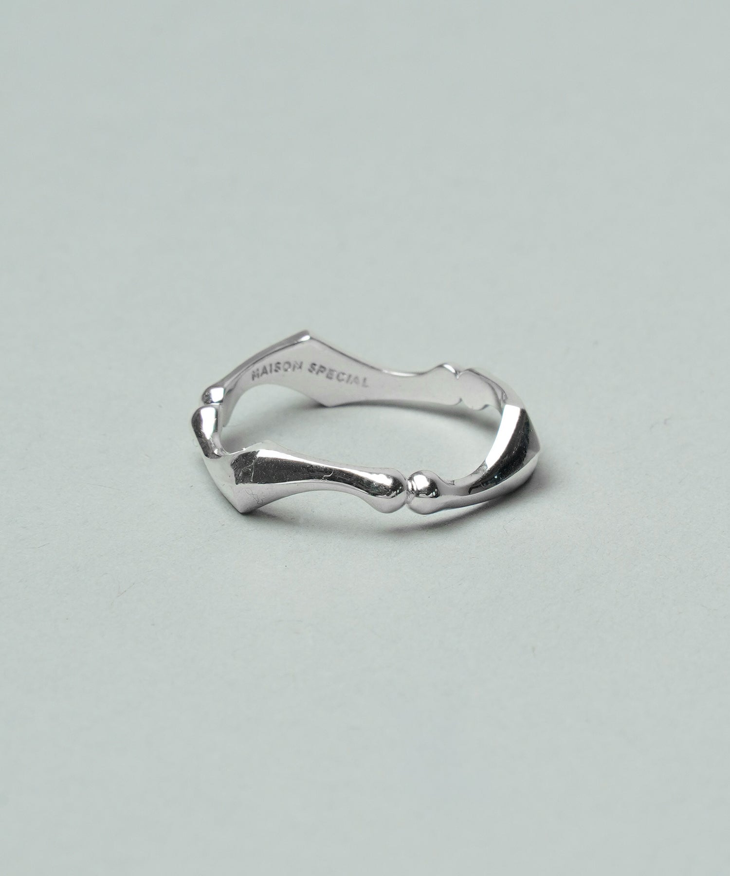 【26SS PRE-ORDER】F-hole Motif Three-Link Ring