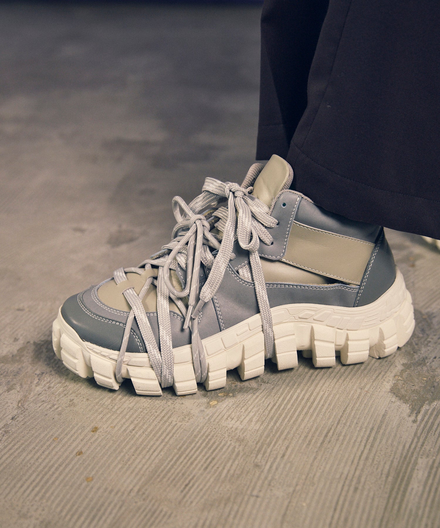 [SPECIAL SHOES FACTORY COLLABORATION] Rattling Sole Low-Cut Shoes