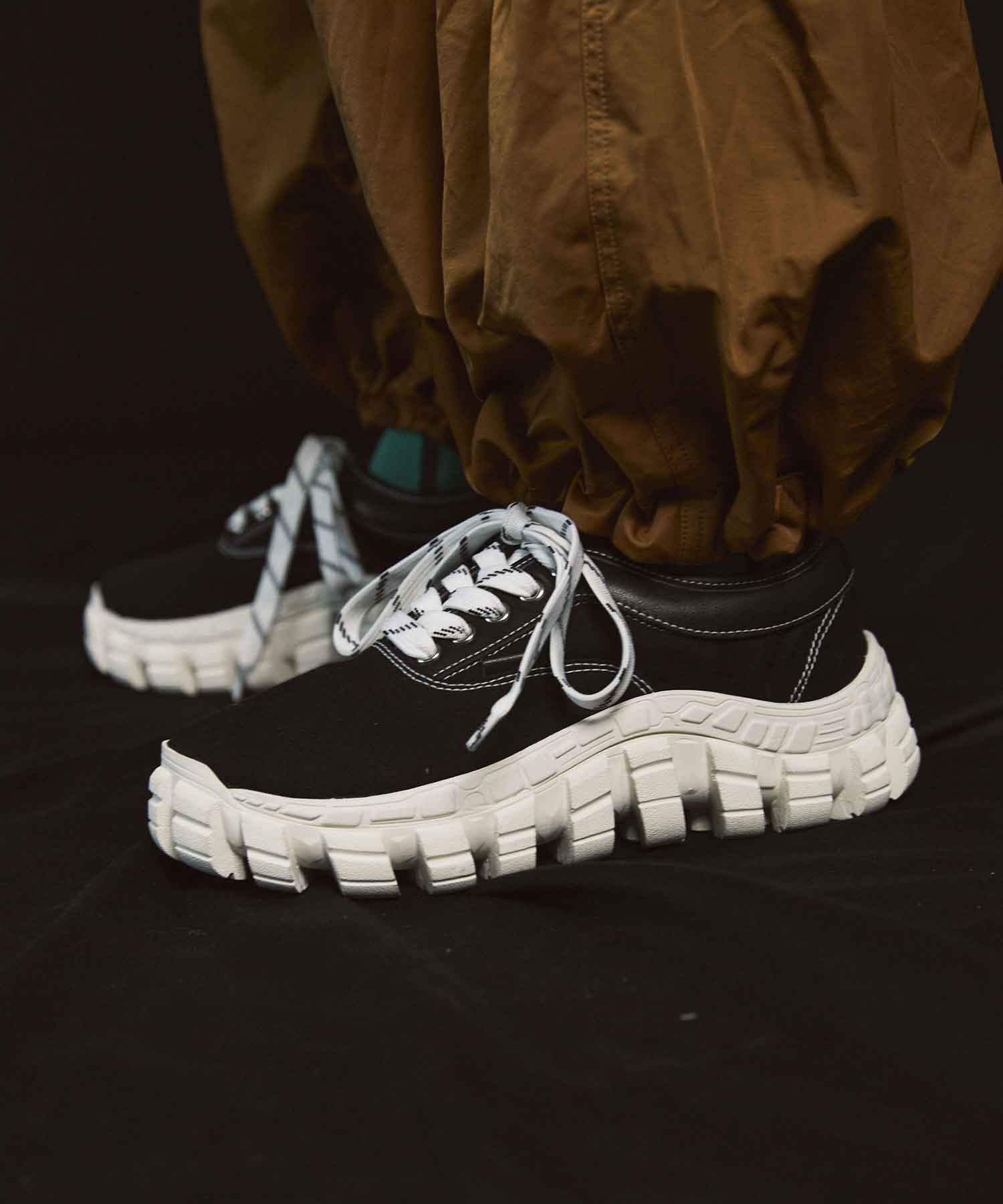 [SPECIAL SHOES FACTORY COLLABORATION] Rattling Sole Low-Cut Shoes