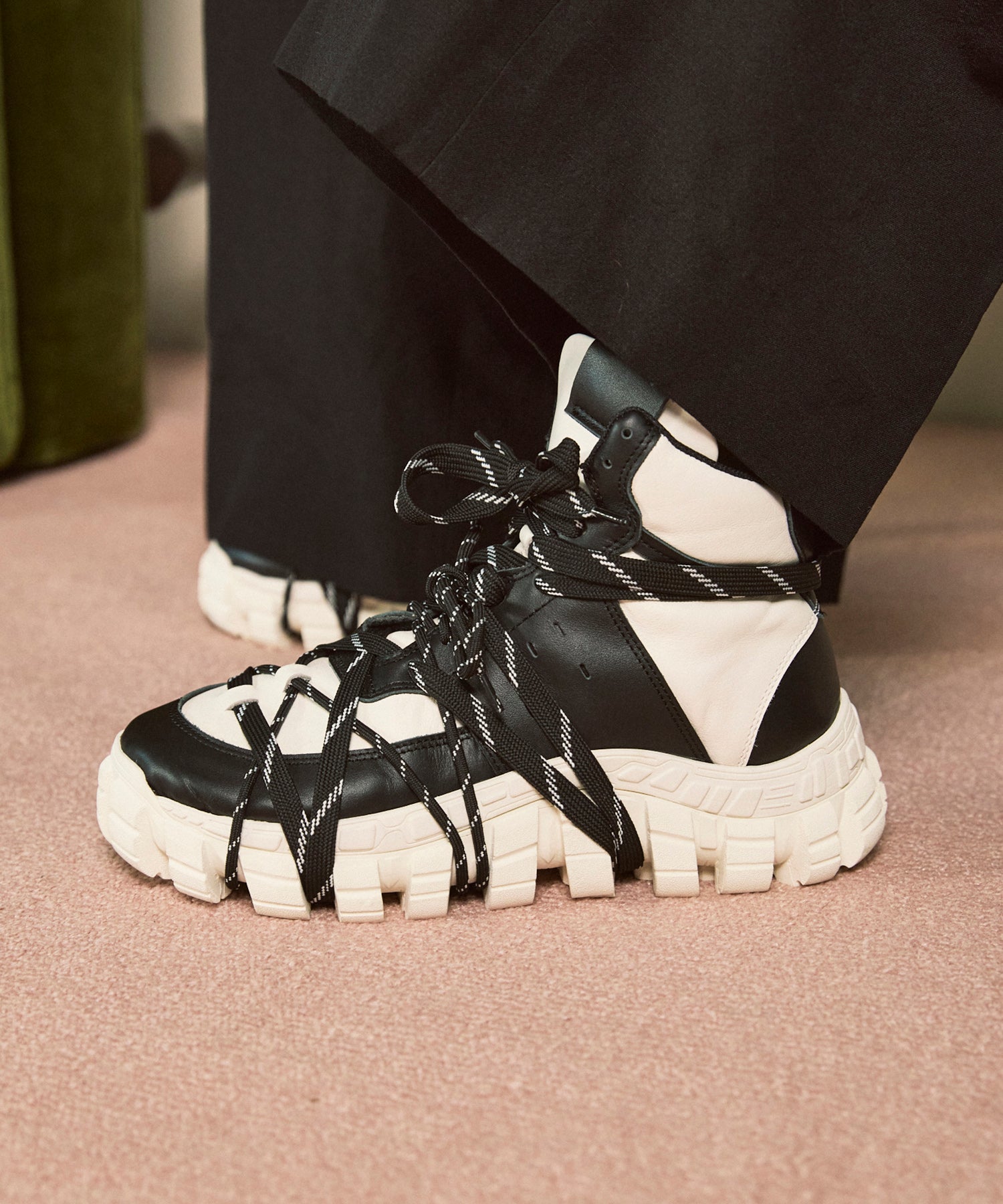 [SPECIAL SHOES FACTORY COLLABORATION] Rattling Sole Low-Cut Shoes