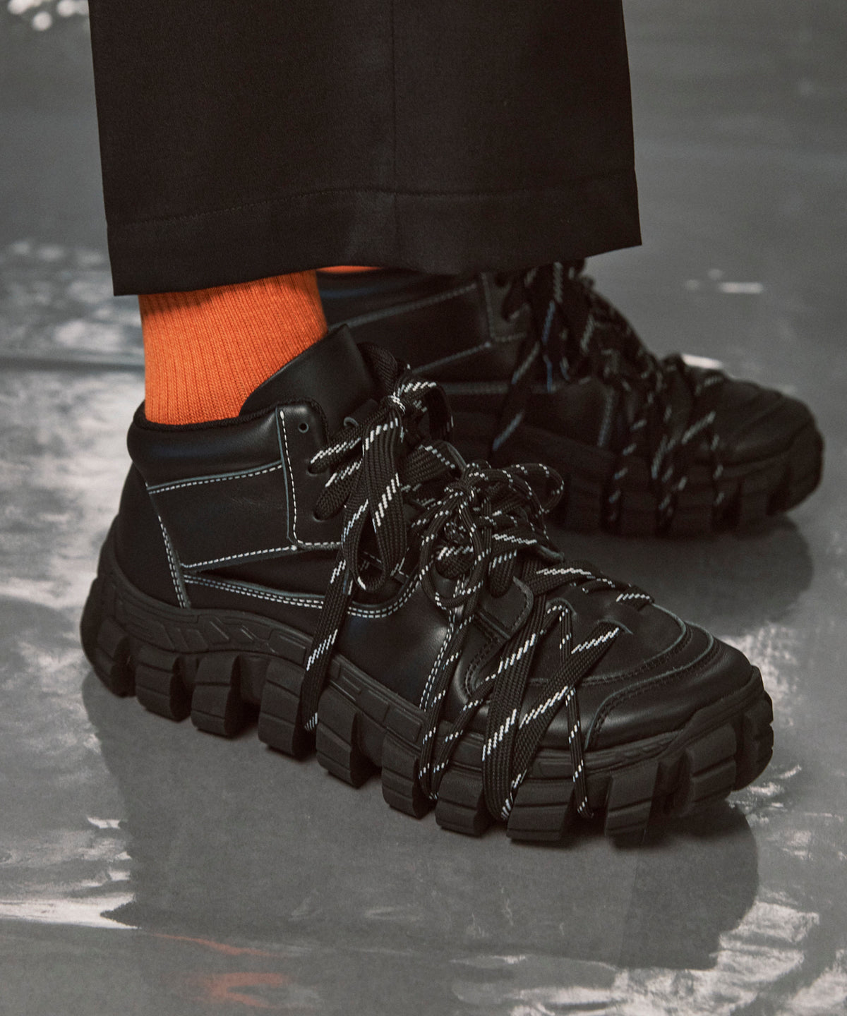 【SPECIAL SHOES FACTORY COLLABORATION】Rattling Sole Mid-cut Sneakers