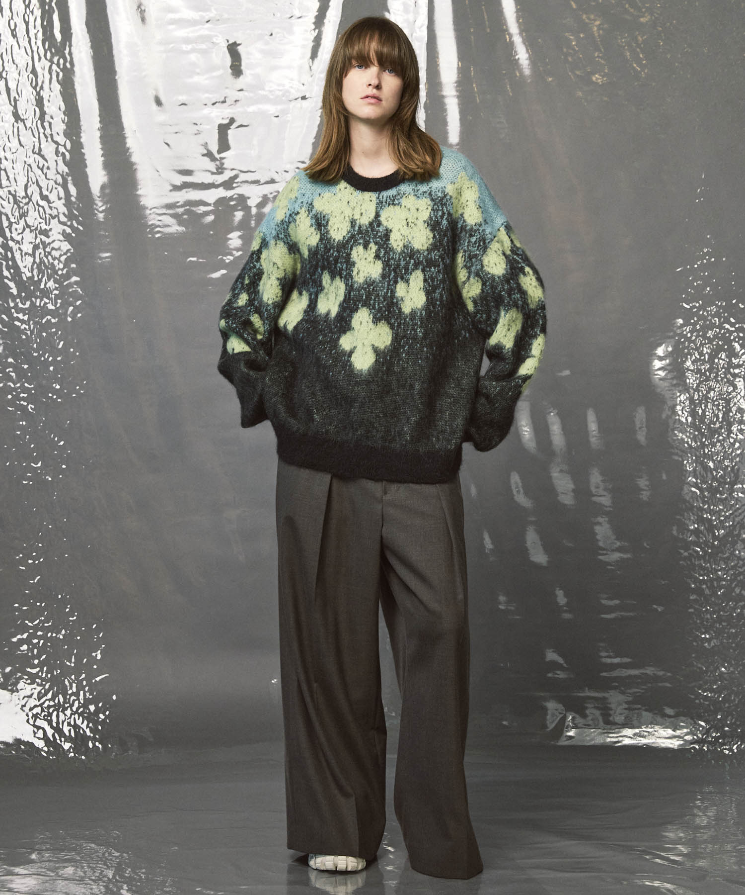 Gradation Short Length Prime-Over V-Neck Knit Pullover