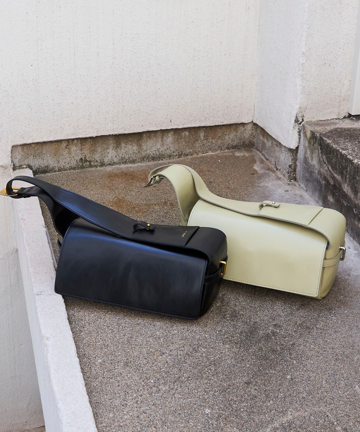 【OPEN YY】Leather BELTING DUFFLE BAG