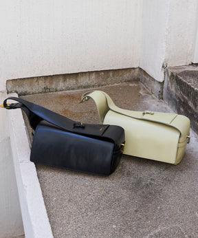【OPEN YY】Leather BELTING DUFFLE BAG